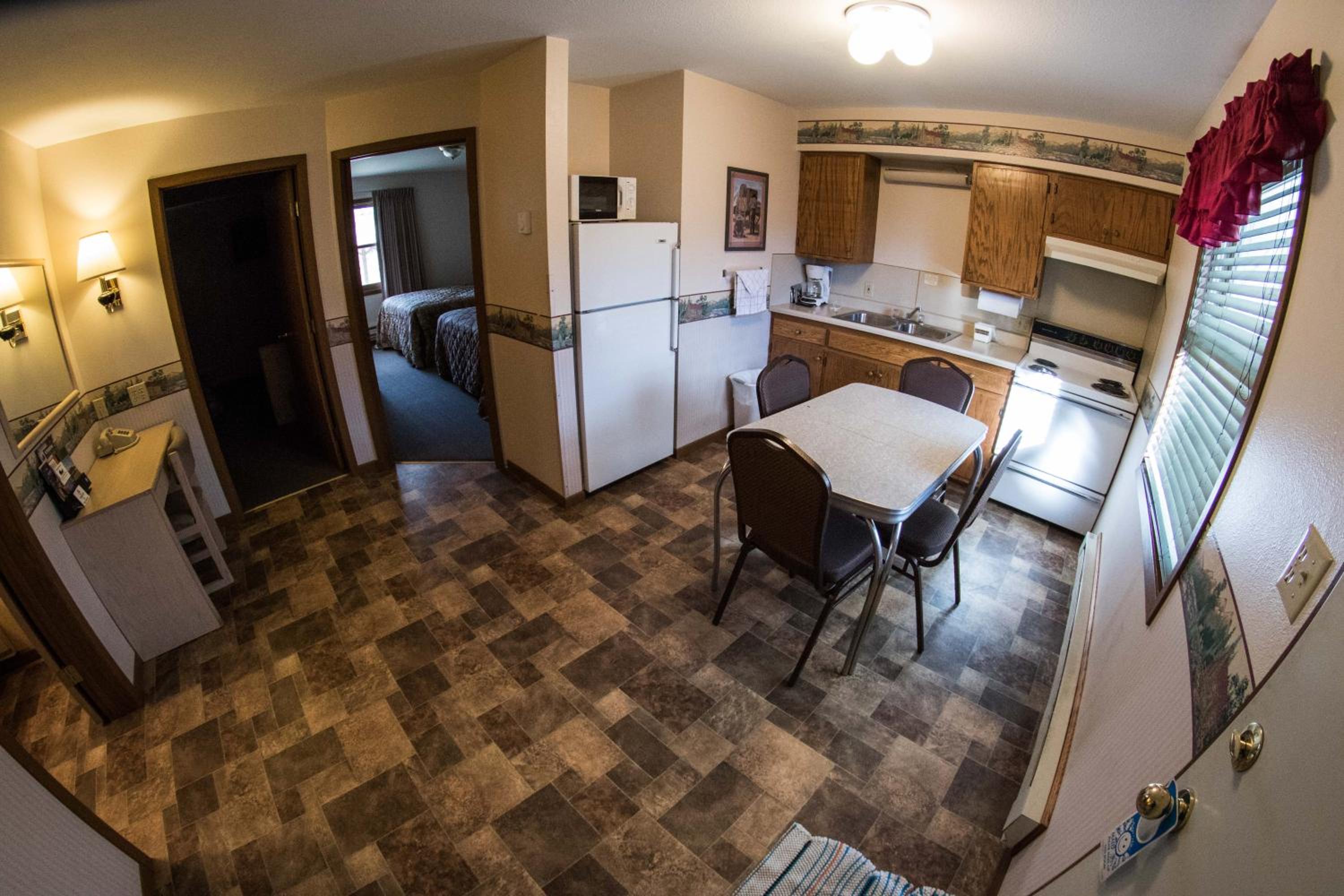 Stagecoach Inn & Suites