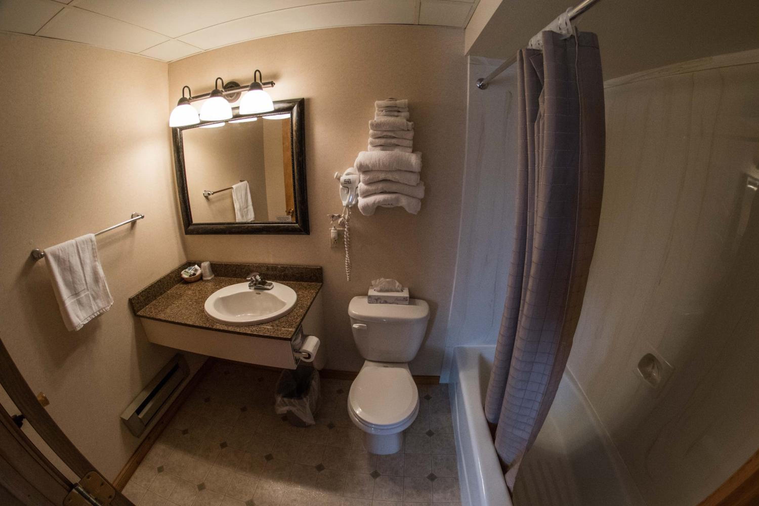 Stagecoach Inn & Suites