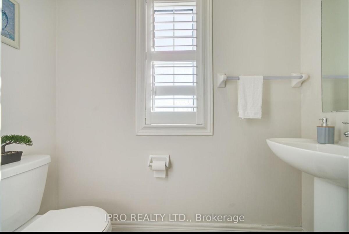 Four Bedroom Spacious House with Parking in Milton, Ontario