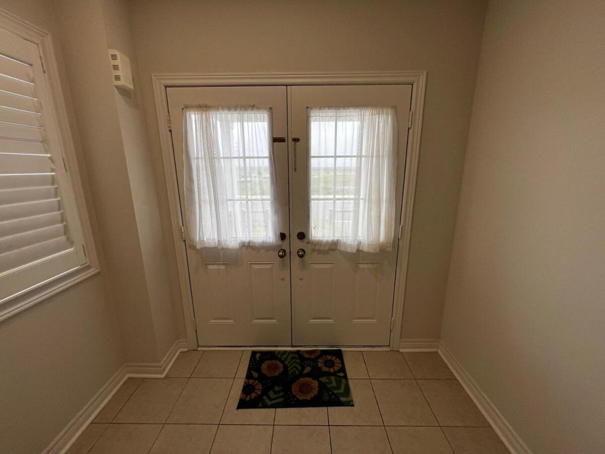 Four Bedroom Spacious House with Parking in Milton, Ontario