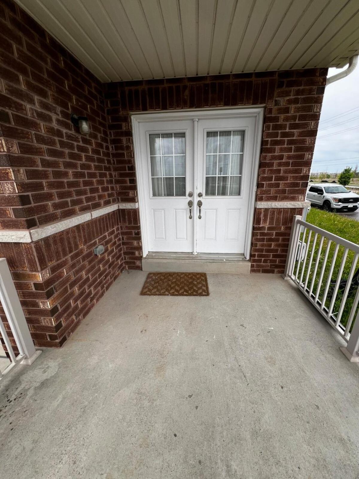 Four Bedroom Spacious House with Parking in Milton, Ontario