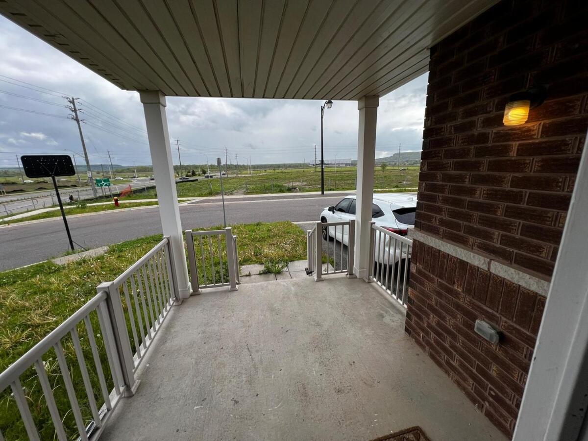 Four Bedroom Spacious House with Parking in Milton, Ontario