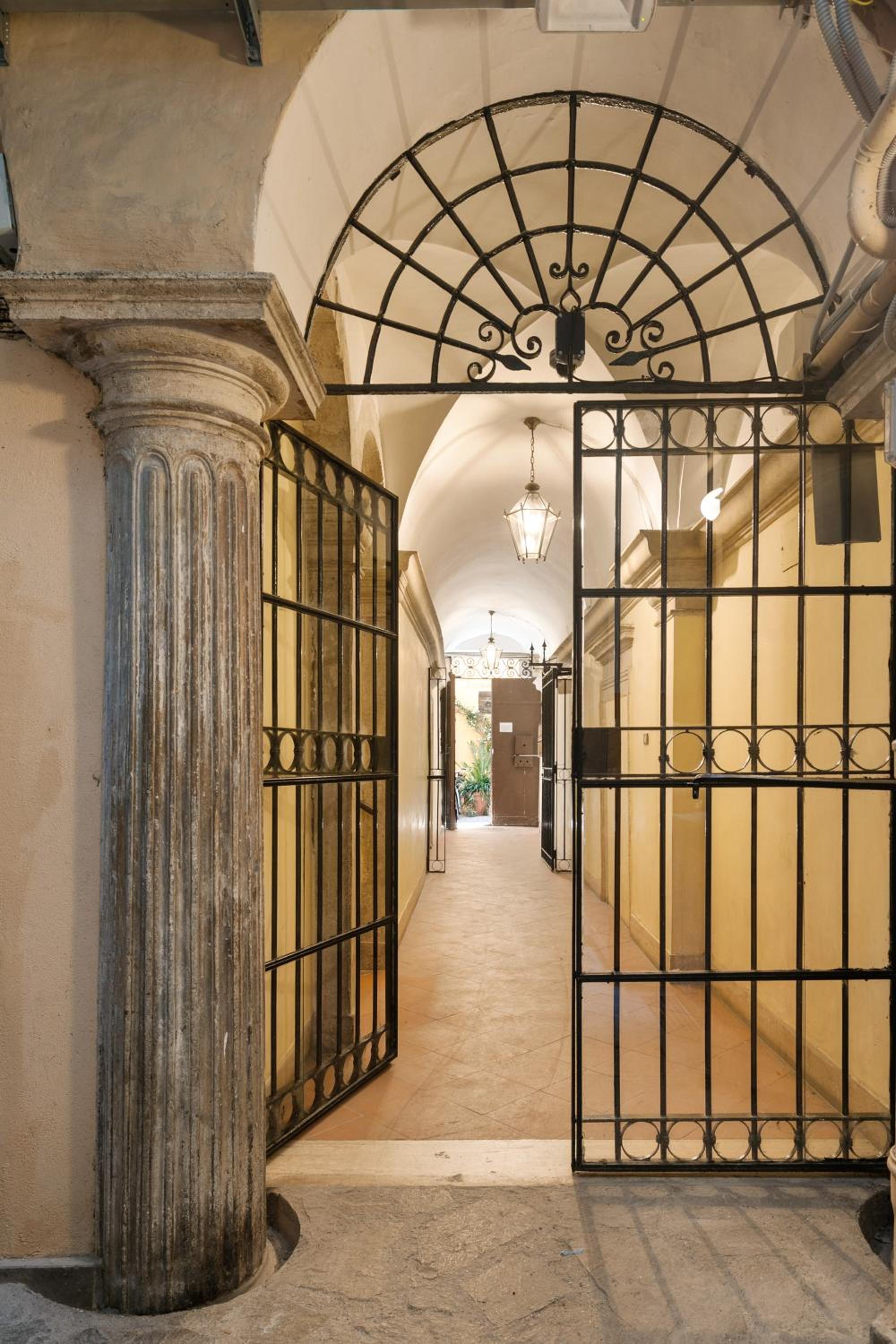 Elegant Apartment Minelli Navona by GHOR