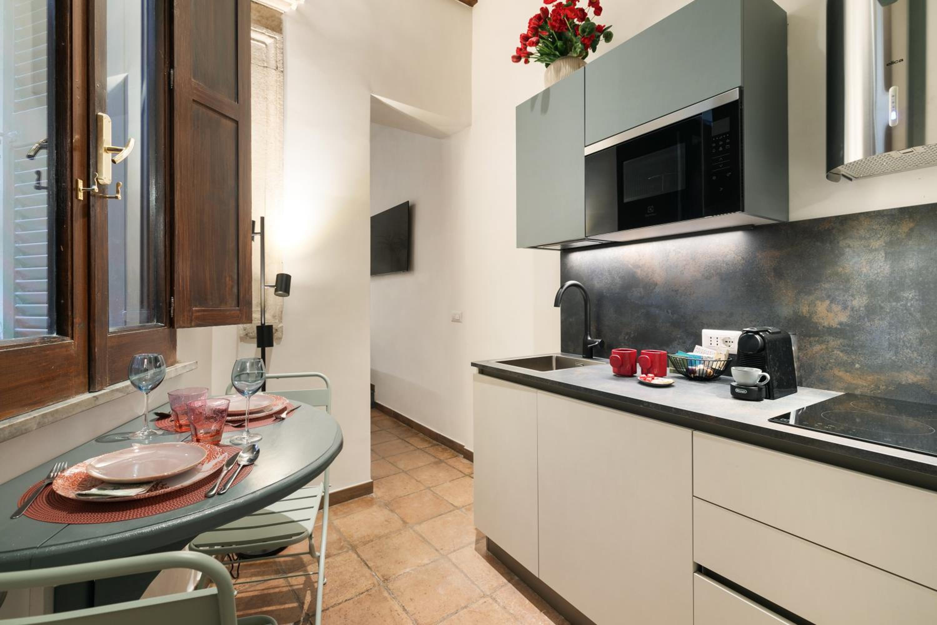 Elegant Apartment Minelli Navona by GHOR