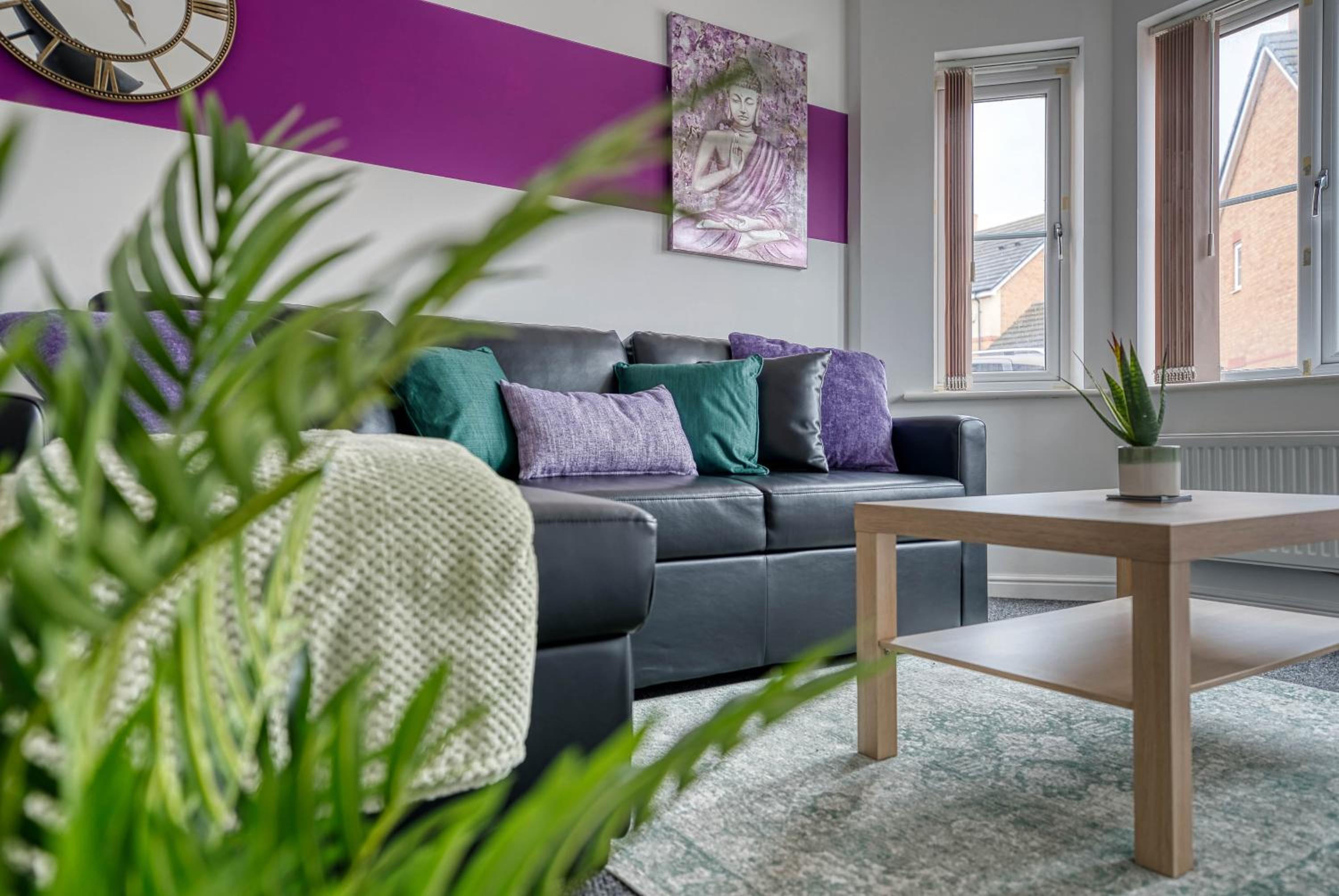 Fantastic CONTRACTOR ACCOMMODATION - 5 Bedrooms and driveway!