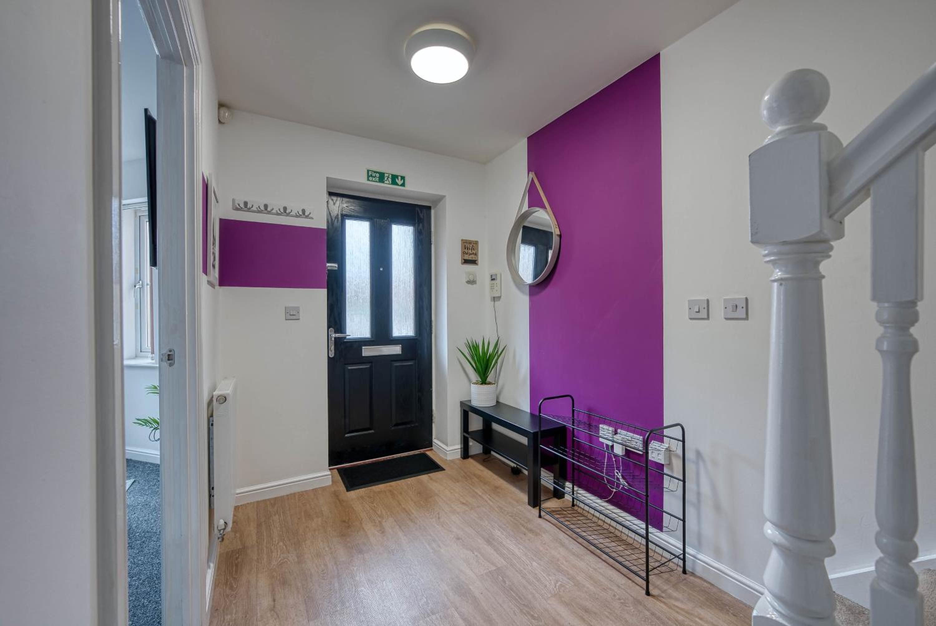 Fantastic CONTRACTOR ACCOMMODATION - 5 Bedrooms and driveway!