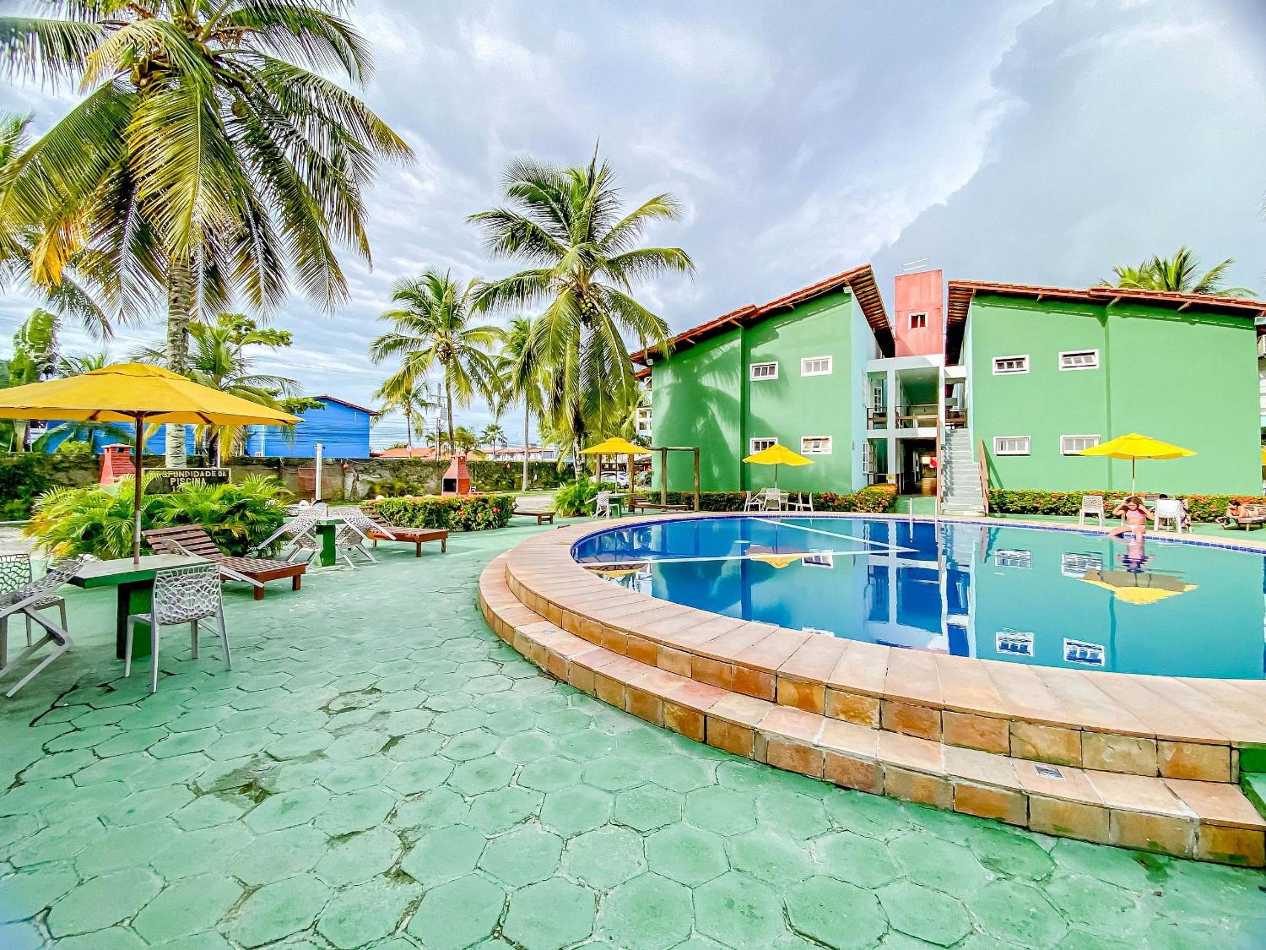 Condomínio Village Taperapuã a uma quadra do Axé Mói, com piscina, churrasqueira, portaria 24hrs, com supermercado e centro gastronômico ao lado