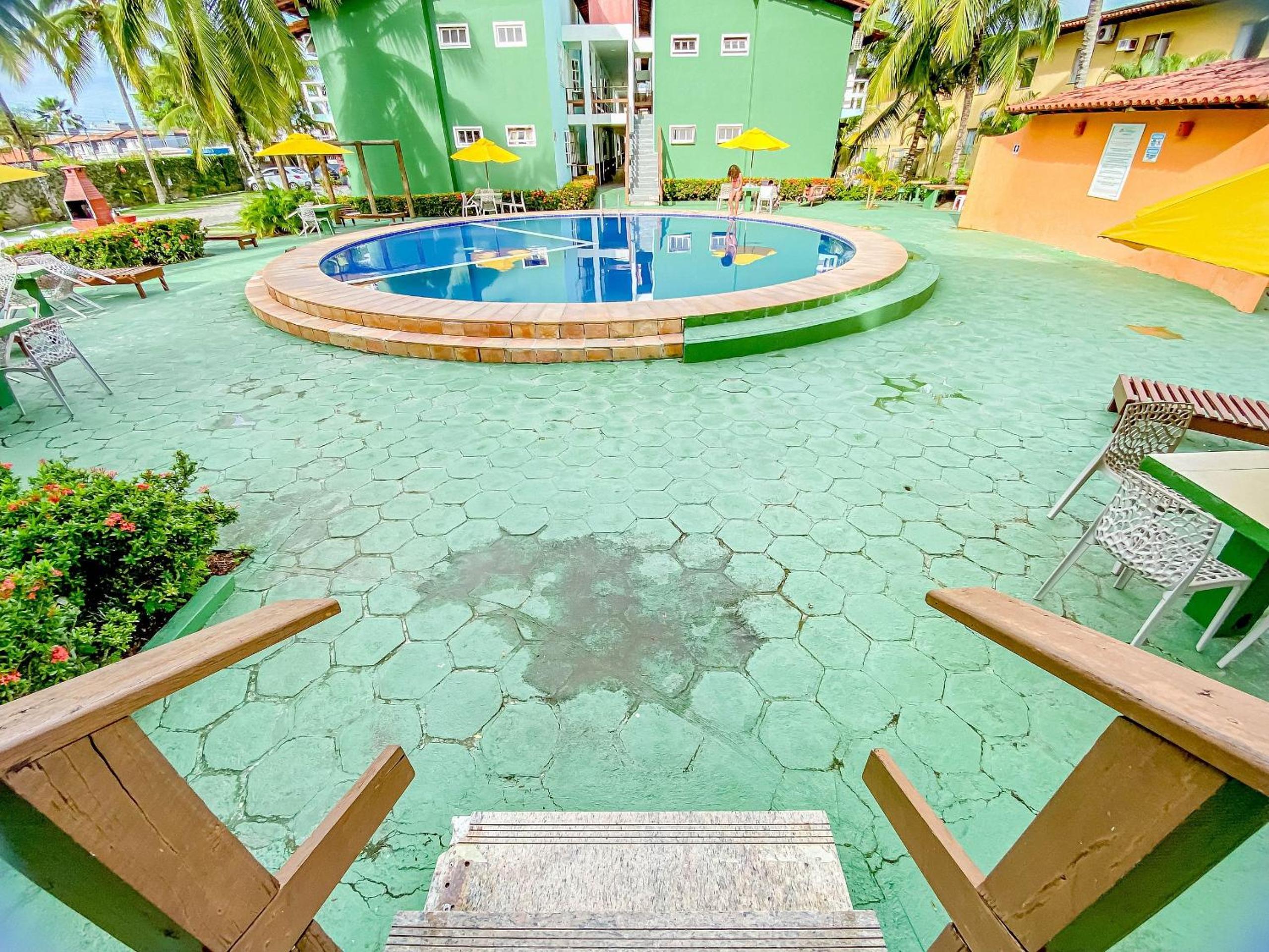 Condomínio Village Taperapuã a uma quadra do Axé Mói, com piscina, churrasqueira, portaria 24hrs, com supermercado e centro gastronômico ao lado