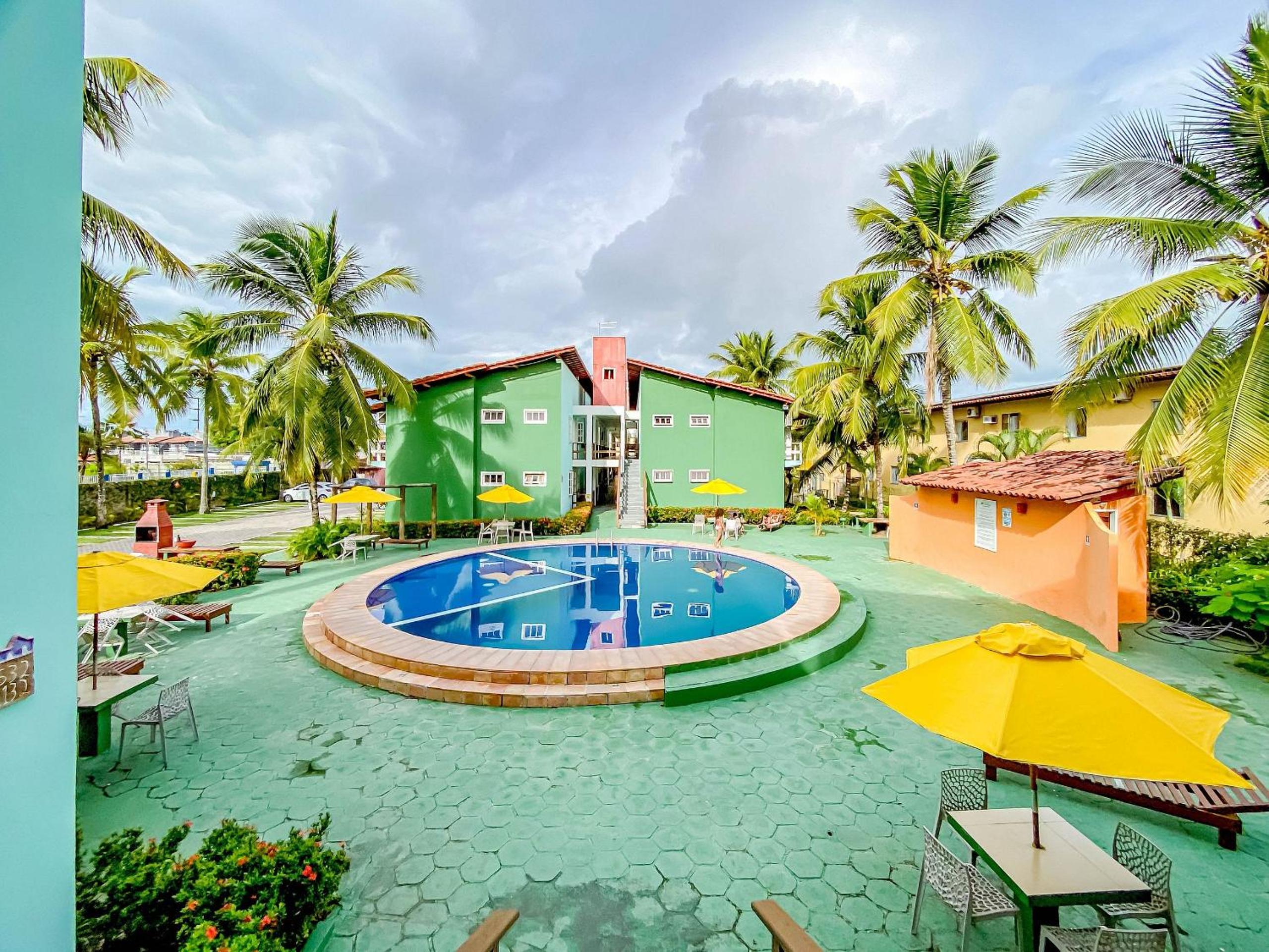 Condomínio Village Taperapuã a uma quadra do Axé Mói, com piscina, churrasqueira, portaria 24hrs, com supermercado e centro gastronômico ao lado