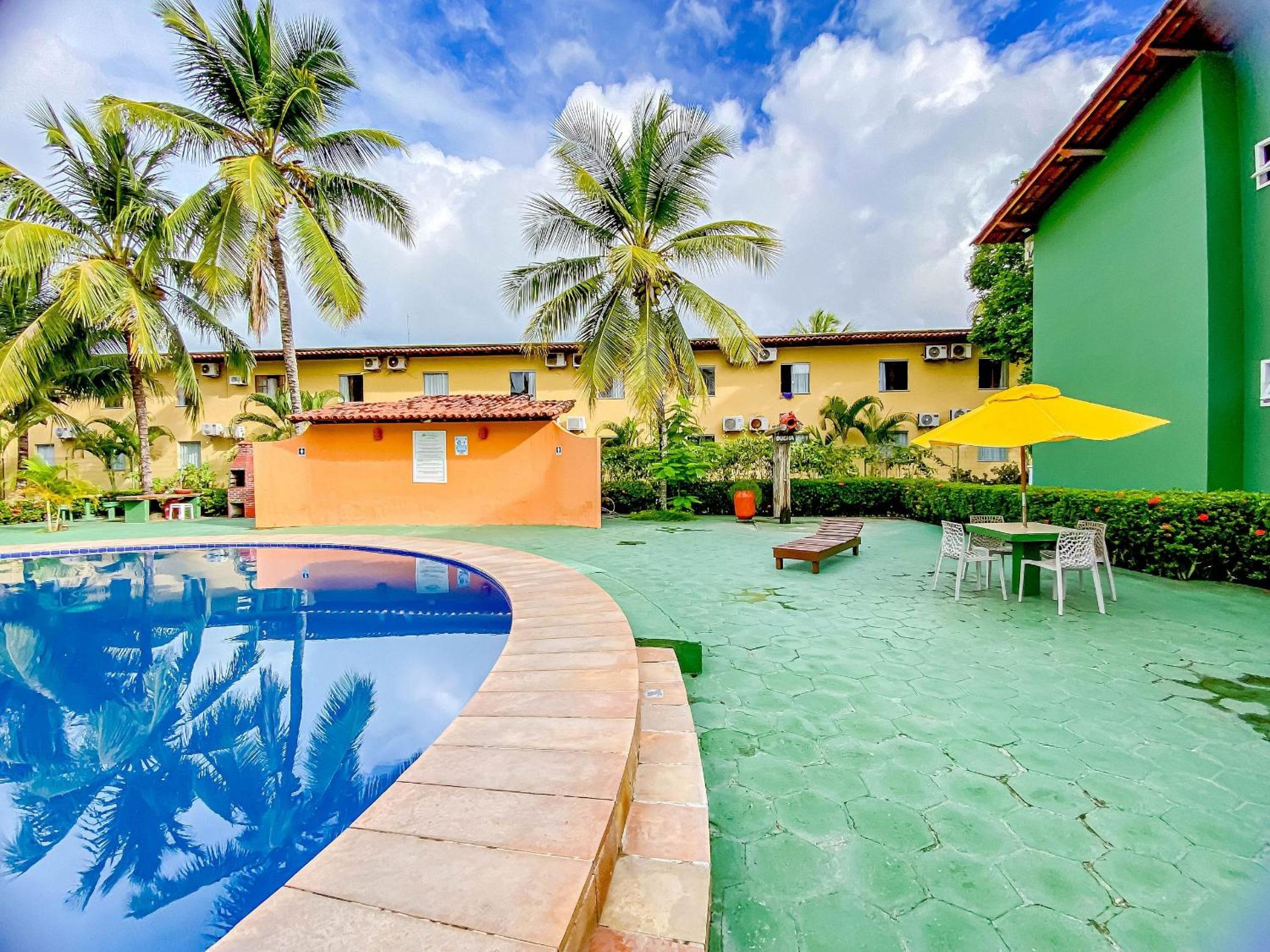 Condomínio Village Taperapuã a uma quadra do Axé Mói, com piscina, churrasqueira, portaria 24hrs, com supermercado e centro gastronômico ao lado