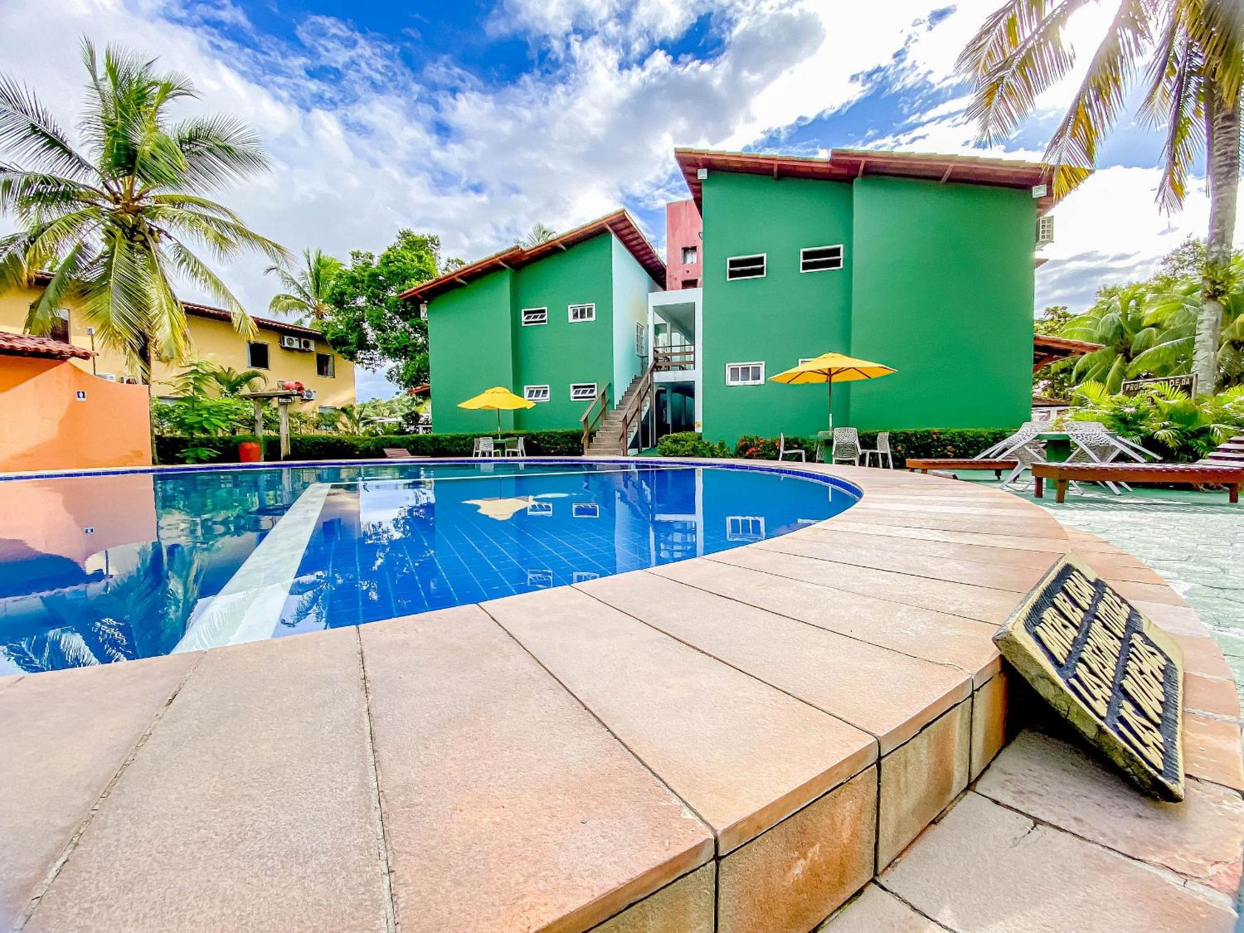 Condomínio Village Taperapuã a uma quadra do Axé Mói, com piscina, churrasqueira, portaria 24hrs, com supermercado e centro gastronômico ao lado