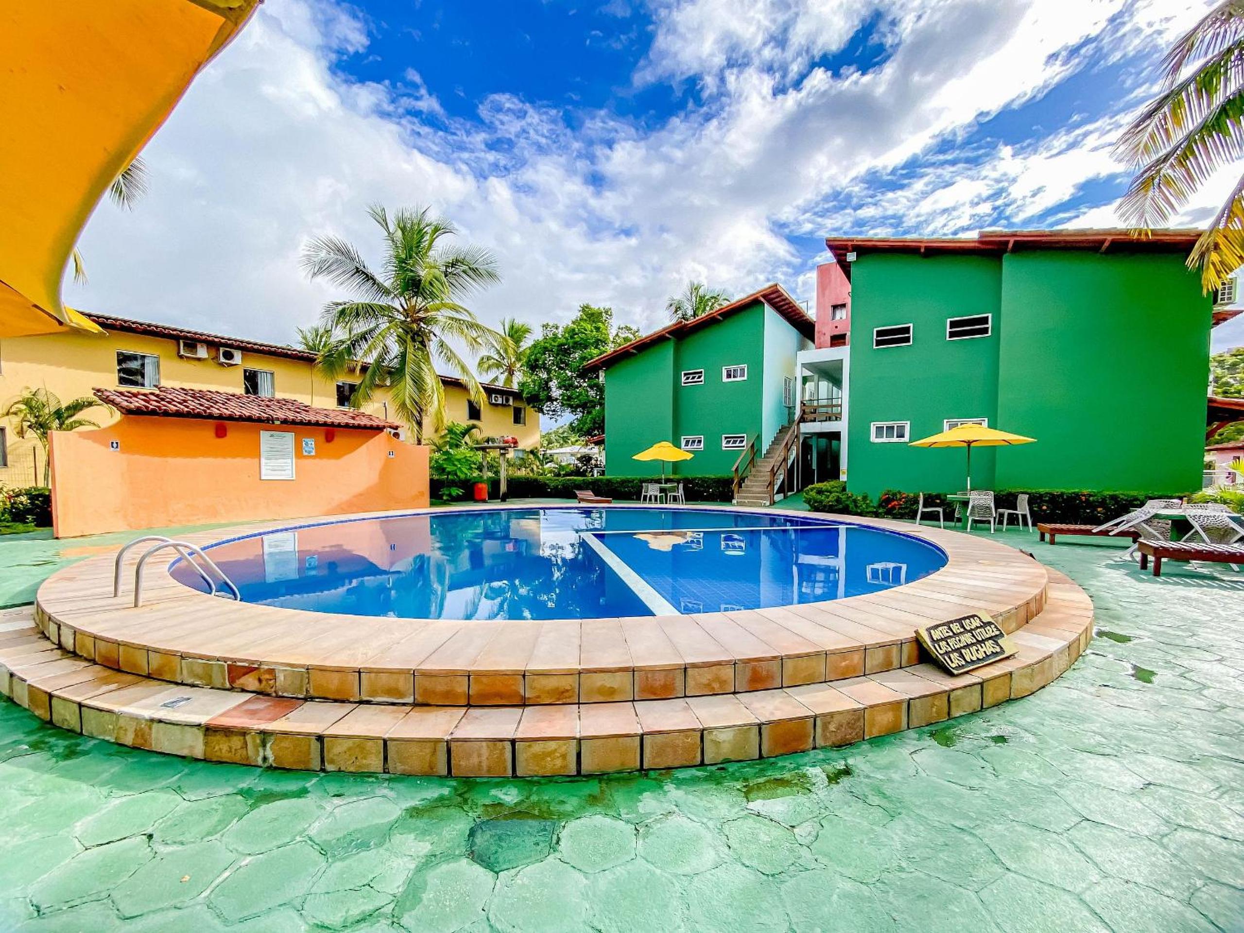 Condomínio Village Taperapuã a uma quadra do Axé Mói, com piscina, churrasqueira, portaria 24hrs, com supermercado e centro gastronômico ao lado