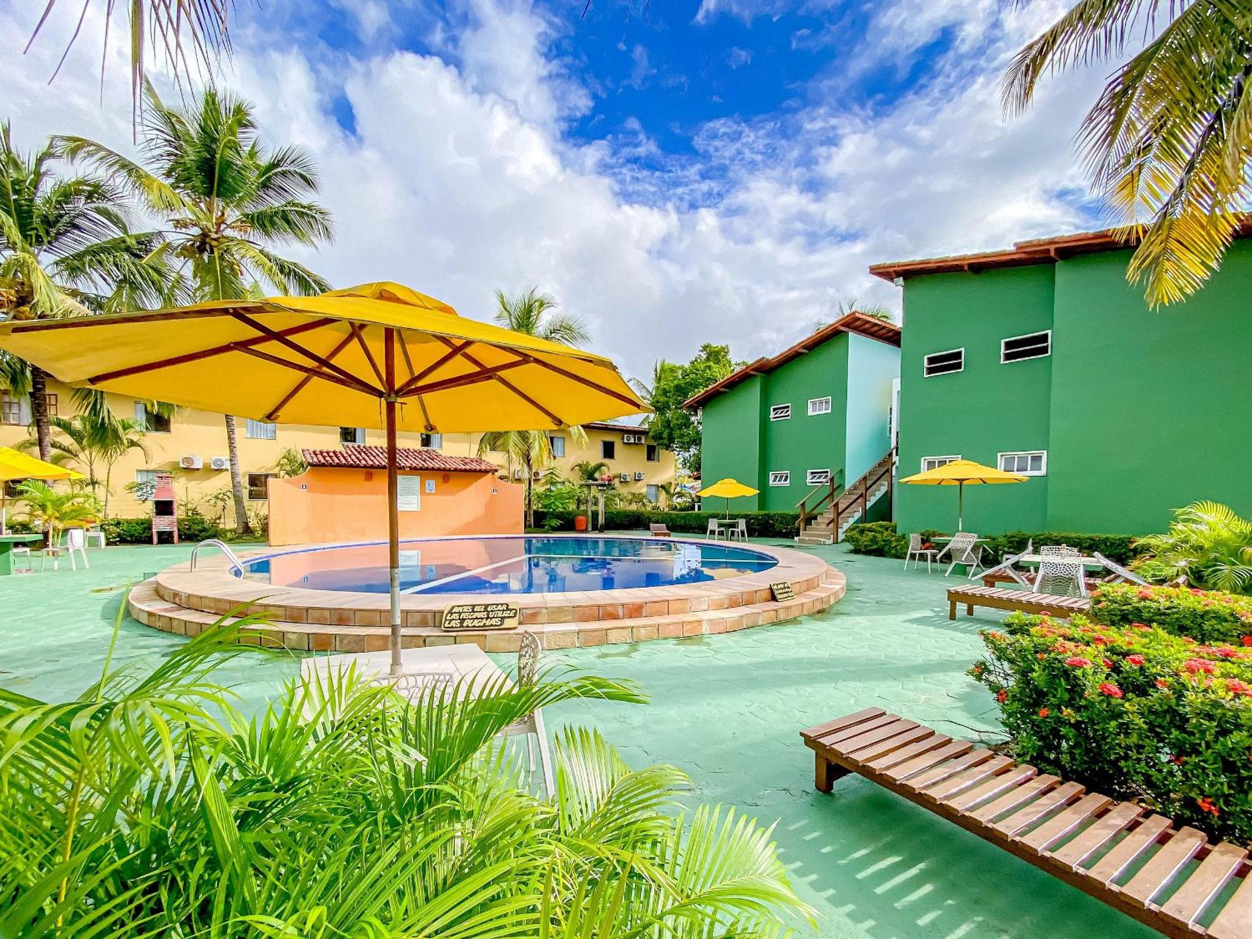 Condomínio Village Taperapuã a uma quadra do Axé Mói, com piscina, churrasqueira, portaria 24hrs, com supermercado e centro gastronômico ao lado