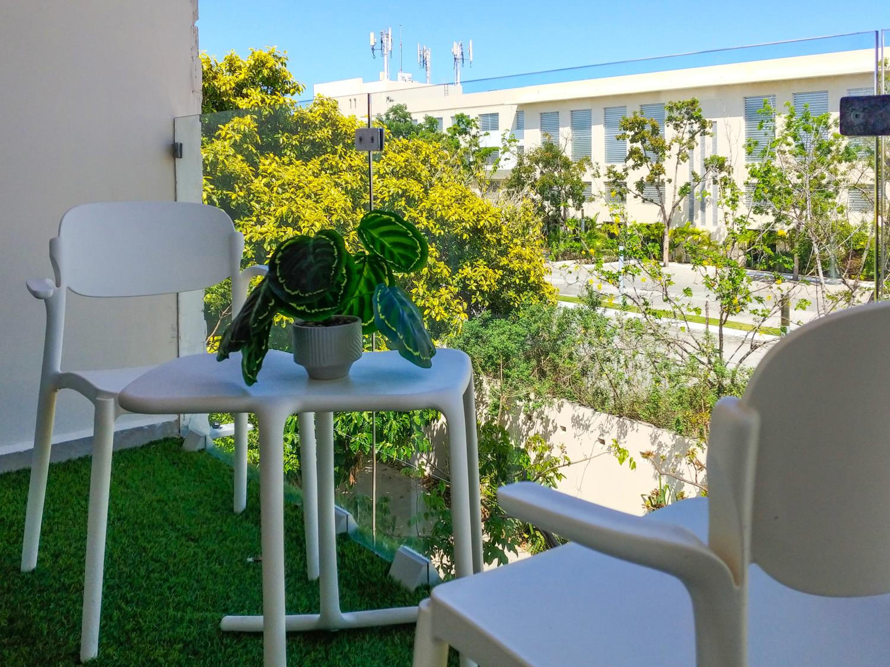 200m to Beach & 5th Ave Cozy & Peaceful Patio Suite AC Fast WiFi Great Value UVA15