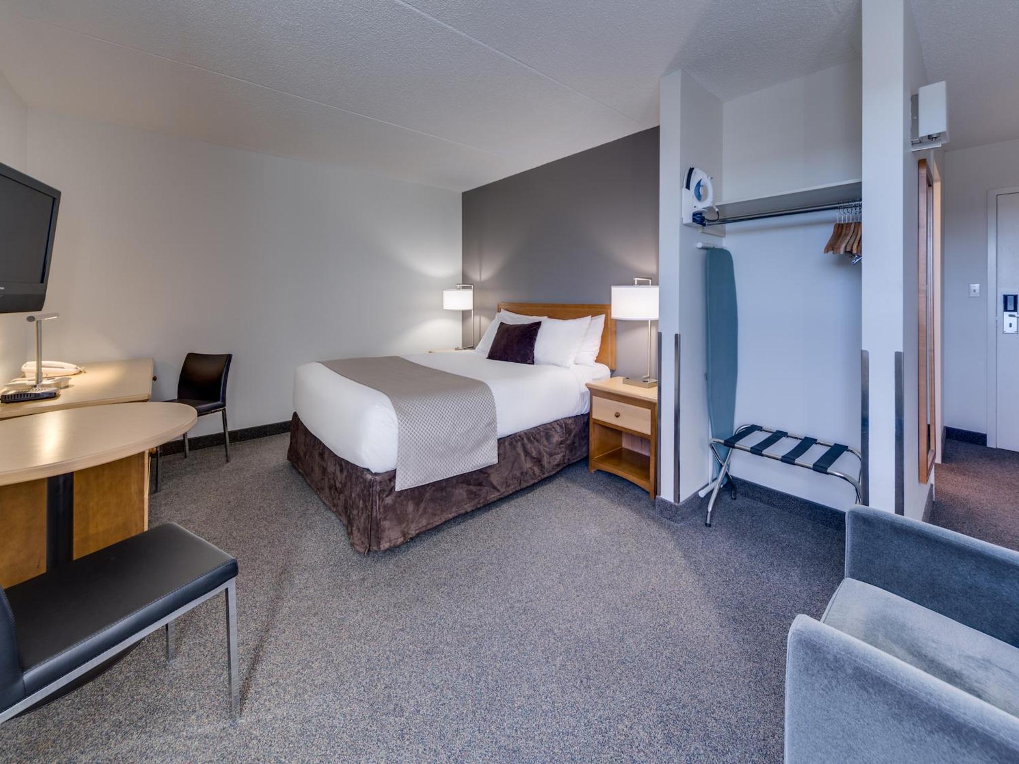 Heritage Inn Hotel & Convention Centre - Pincher Creek