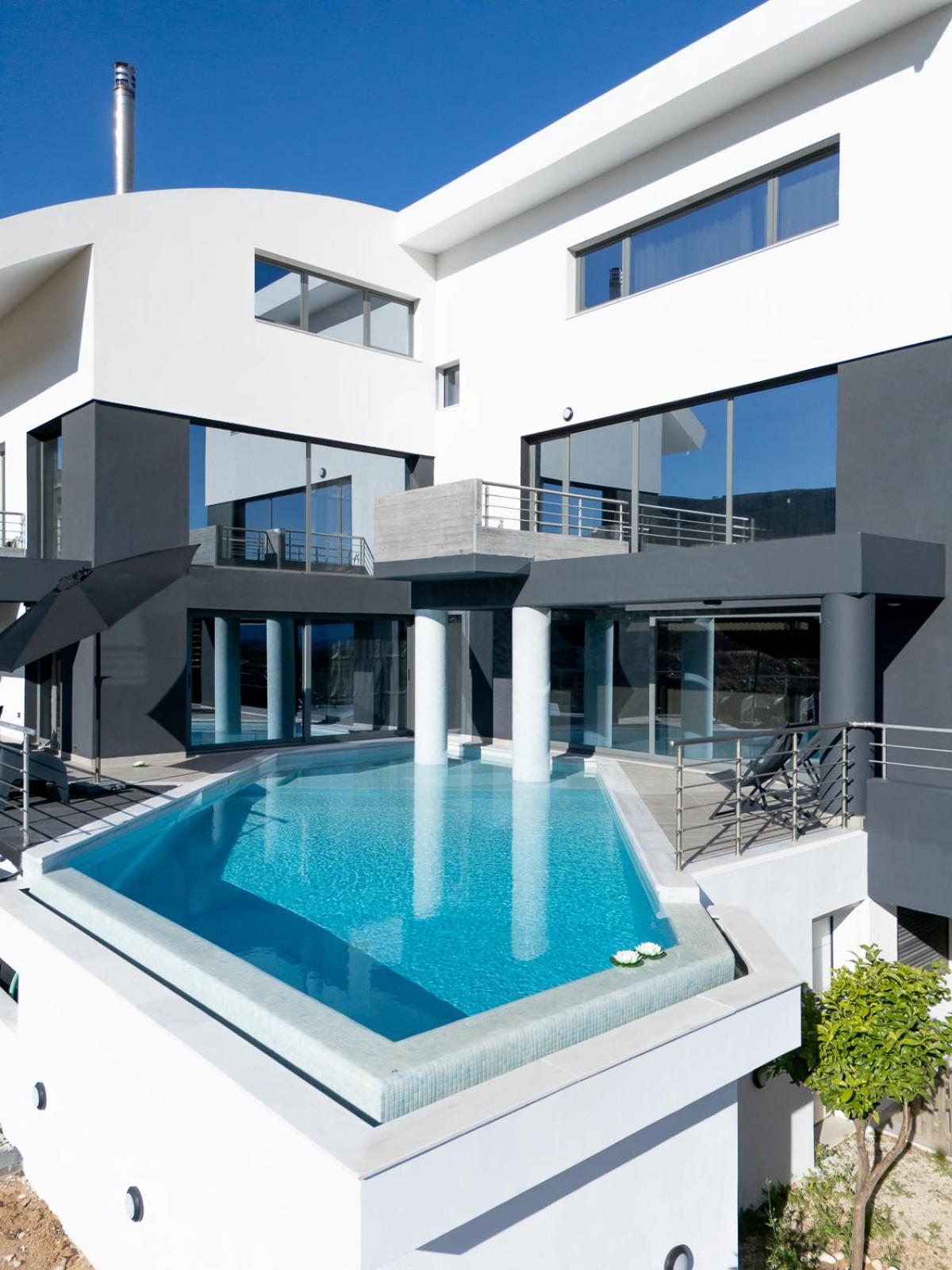 Azure Horizon Villa by A&D Properties