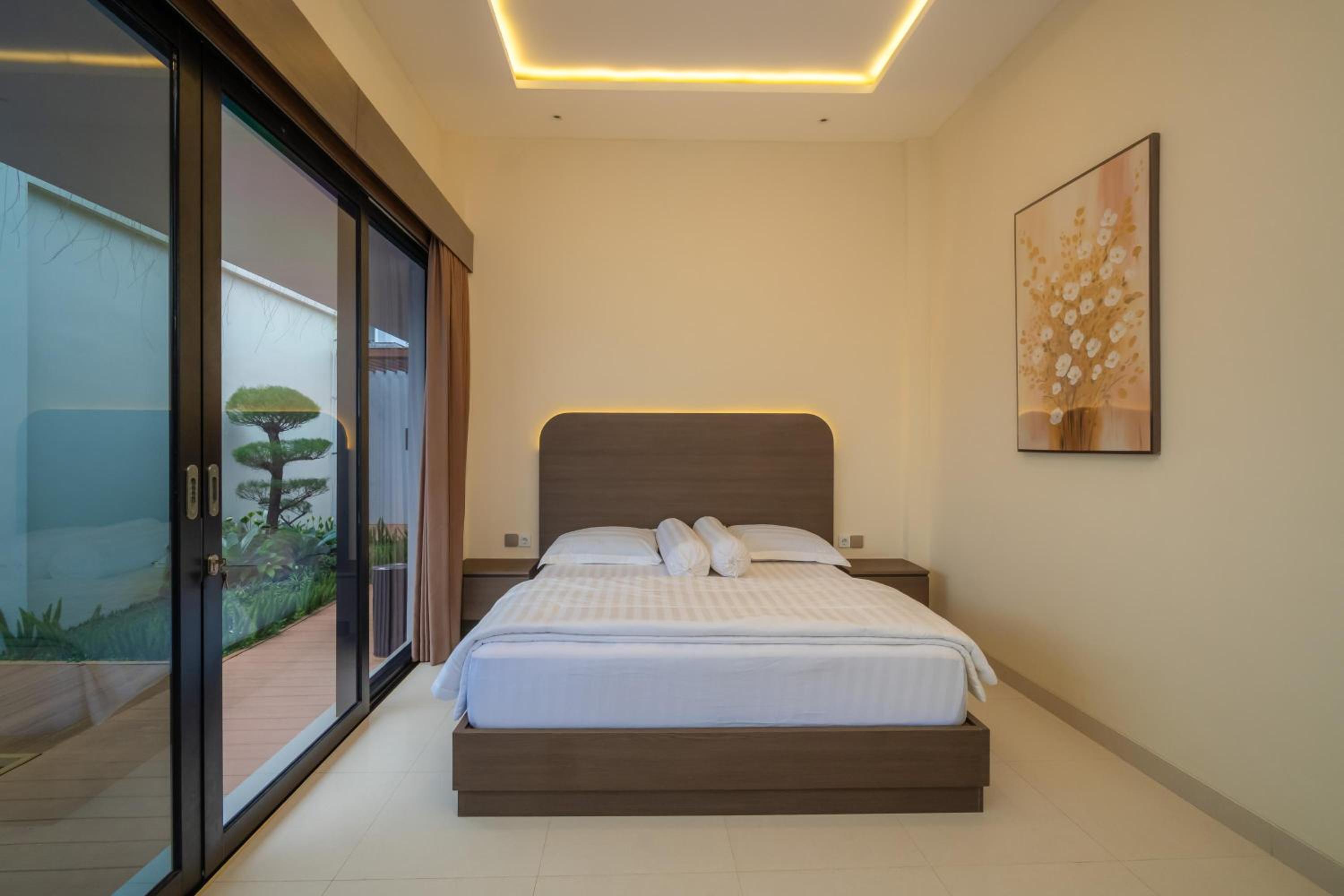 Odetta Villa Puncak - Kolam Renang Private
