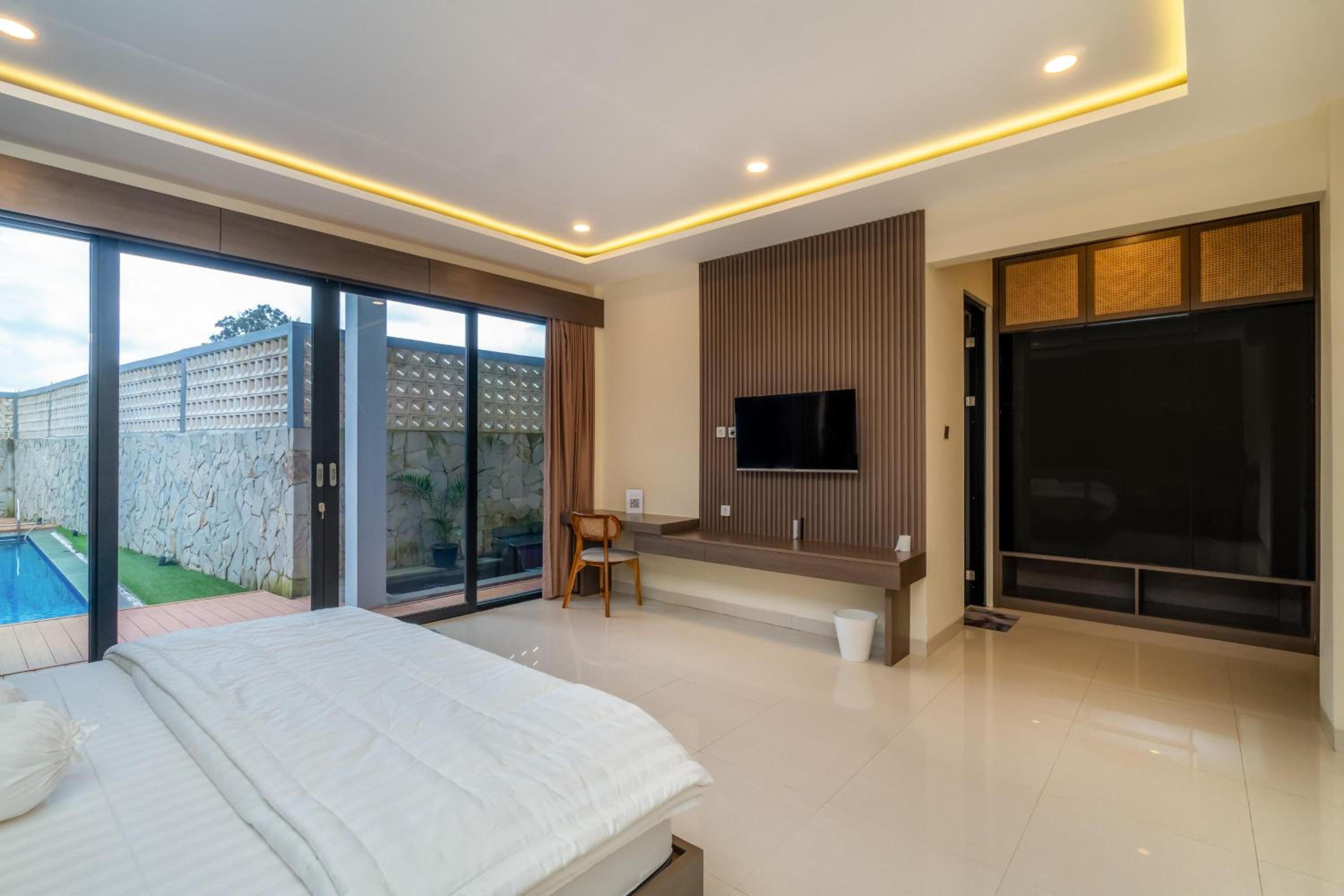 Odetta Villa Puncak - Kolam Renang Private