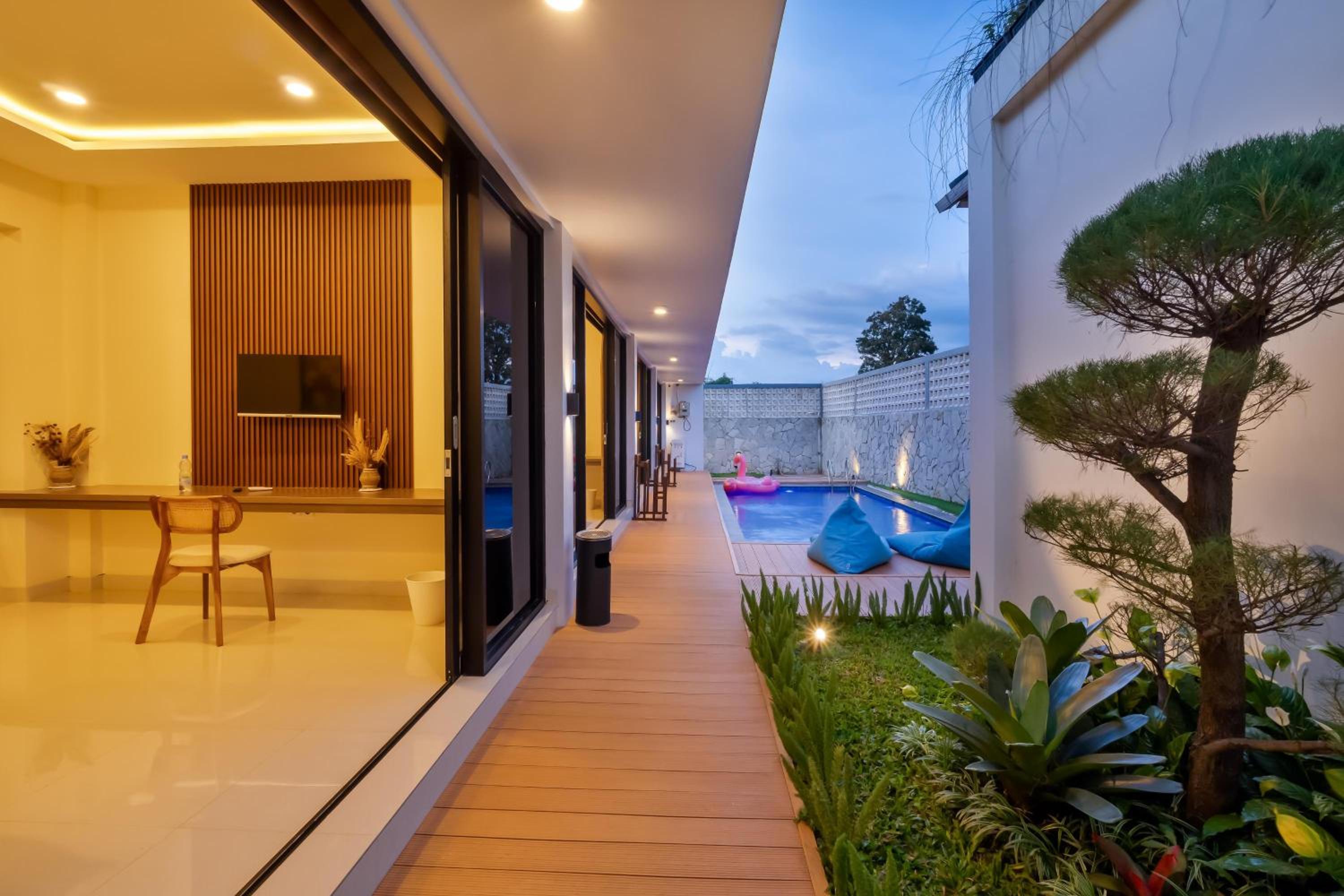 Odetta Villa Puncak - Kolam Renang Private