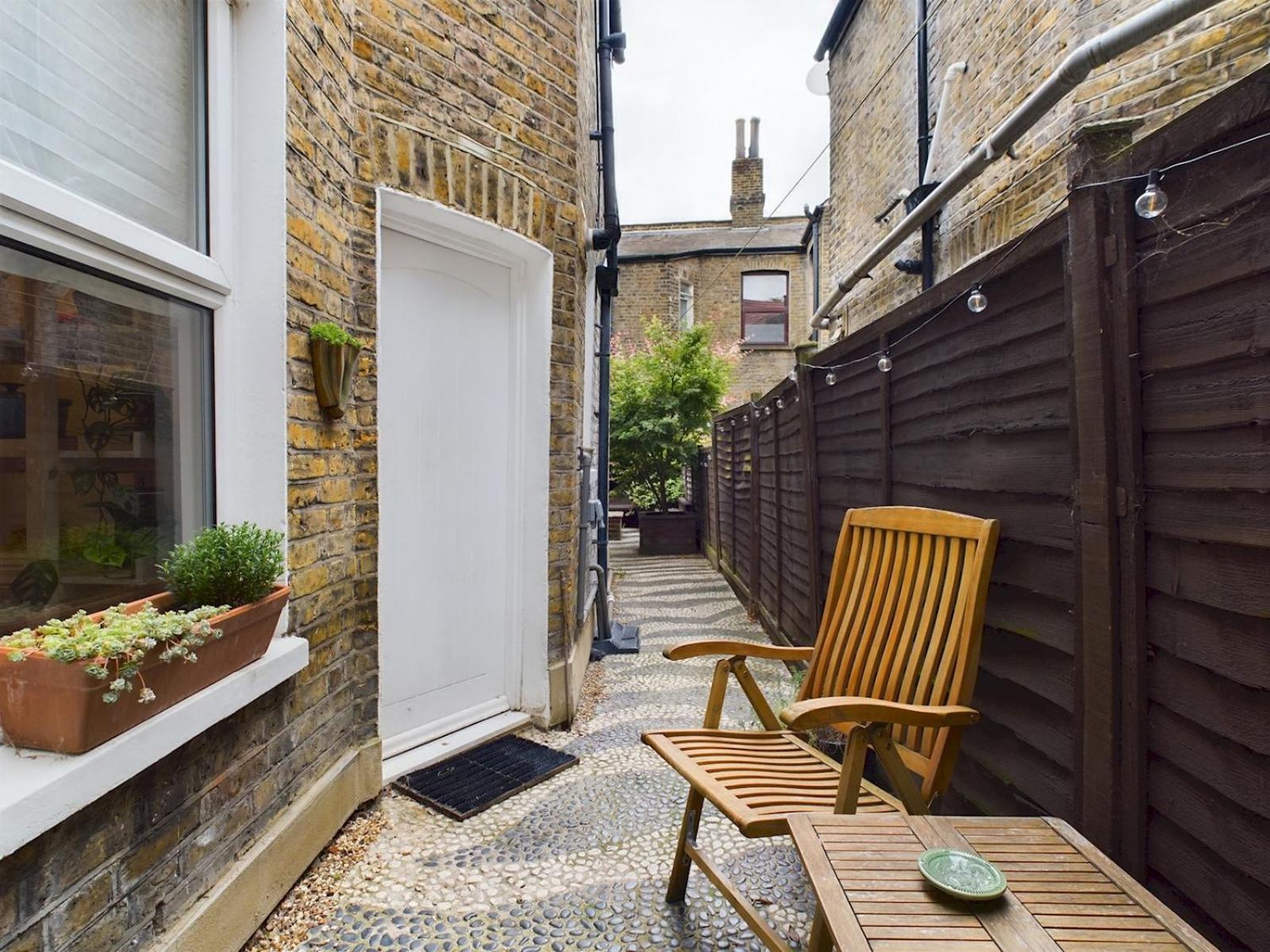 Stylish Garden Apartment in Vibrant Leyton - Pass the Keys