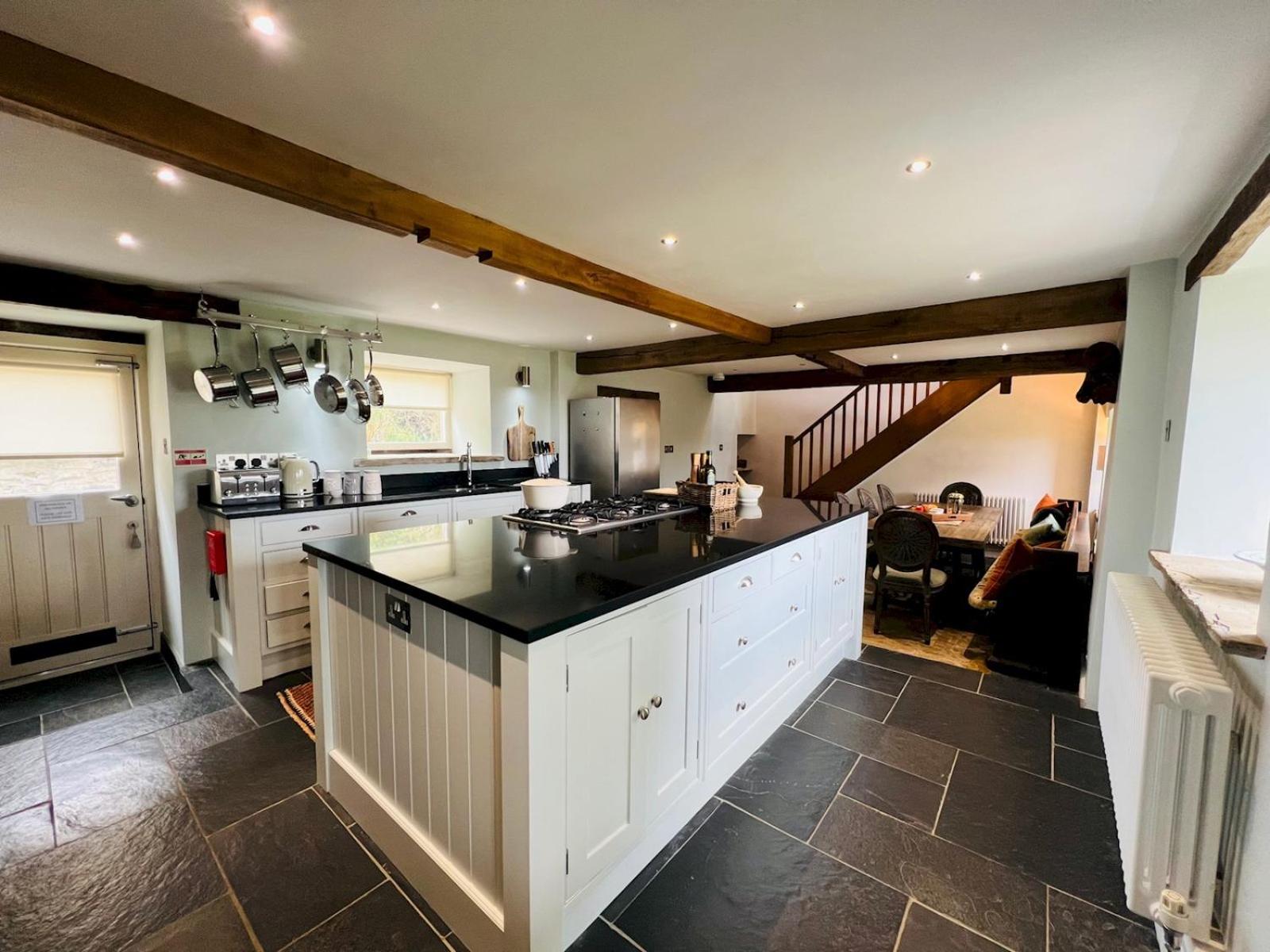 Pass the Keys Stunning 3-Bed Cottage Shepherd Hut Peak Views