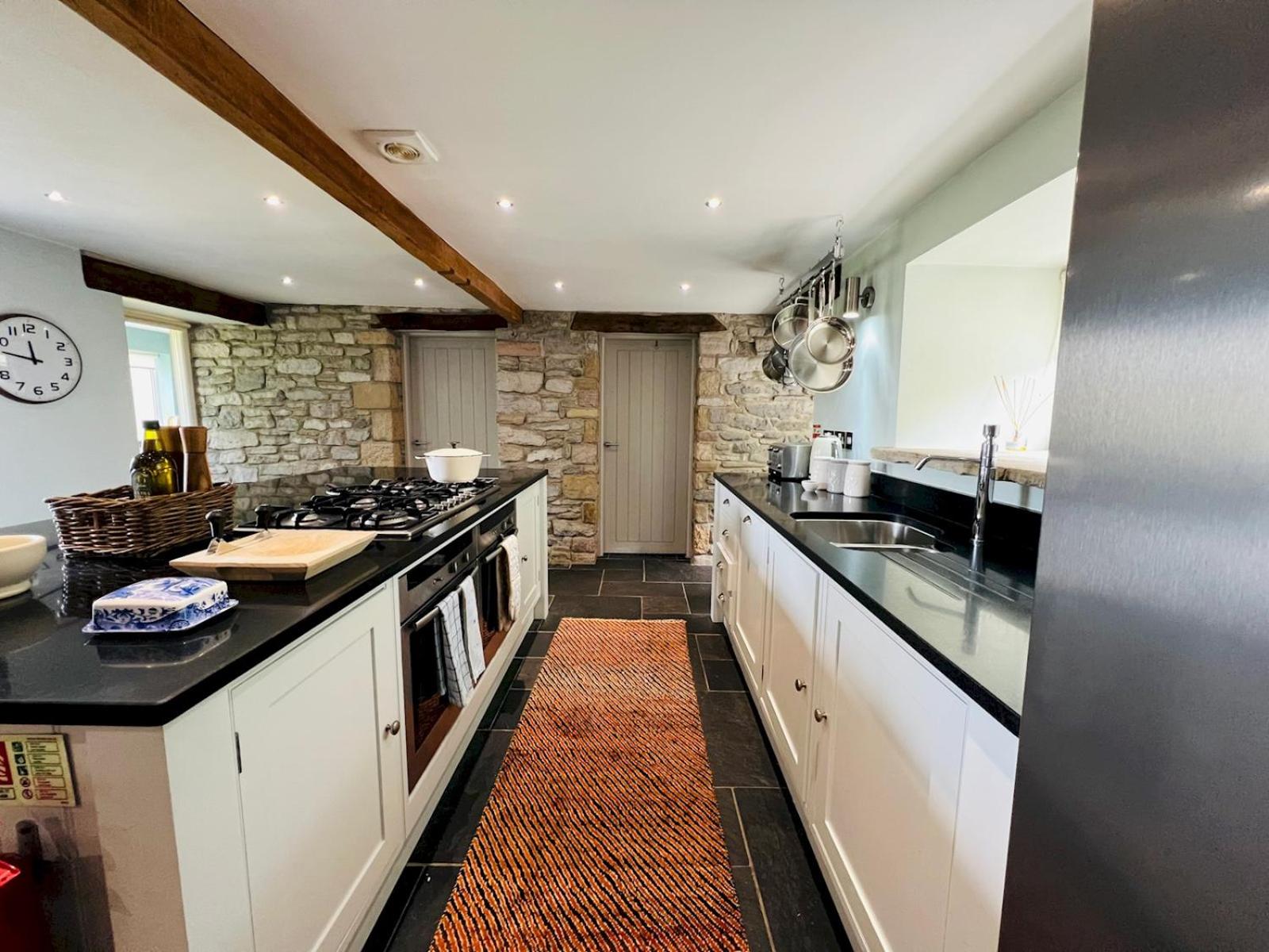 Pass the Keys Stunning 3-Bed Cottage Shepherd Hut Peak Views