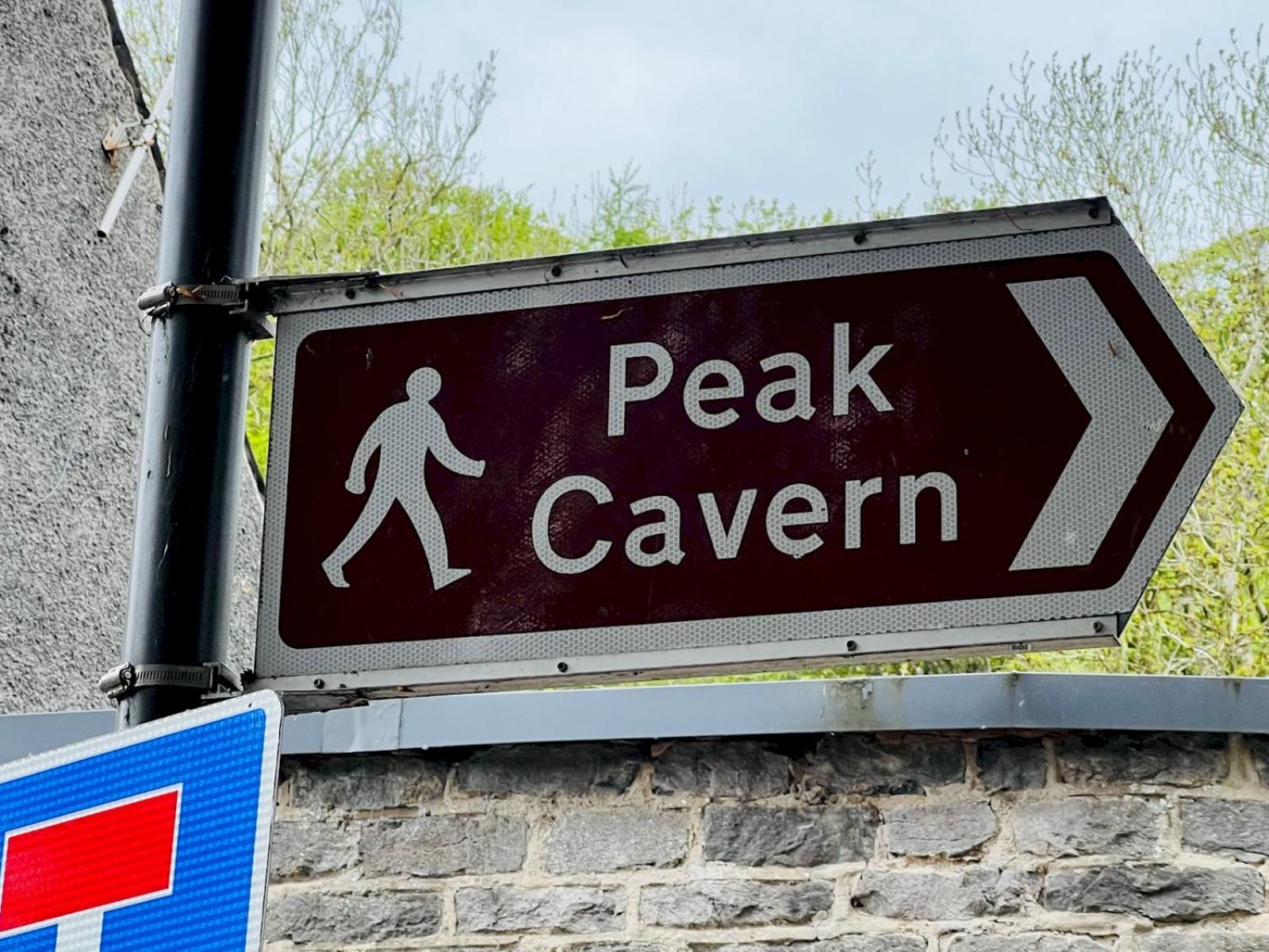 Pass the Keys Stunning 3-Bed Cottage Shepherd Hut Peak Views