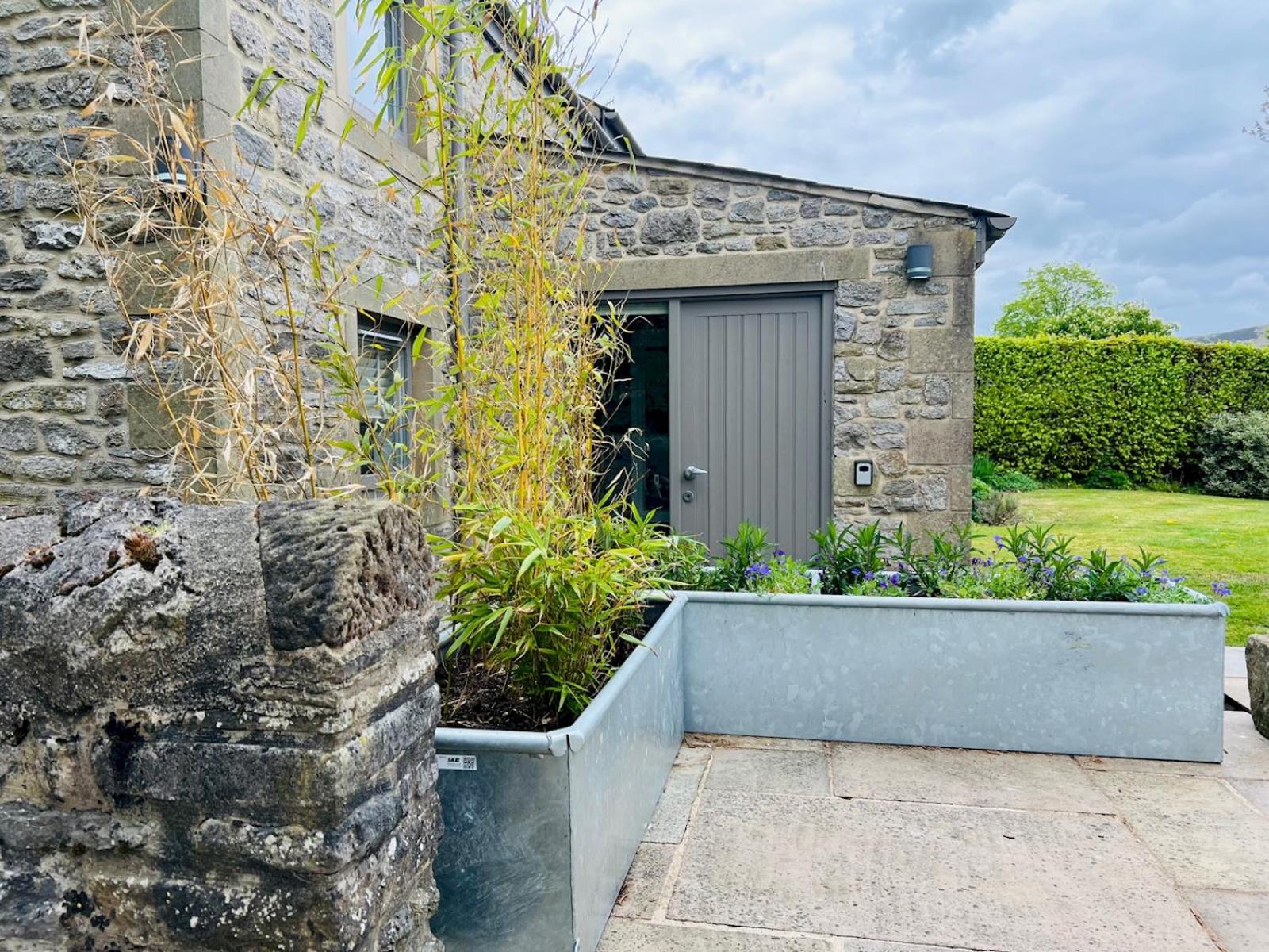 Pass the Keys Stunning 3-Bed Cottage Shepherd Hut Peak Views
