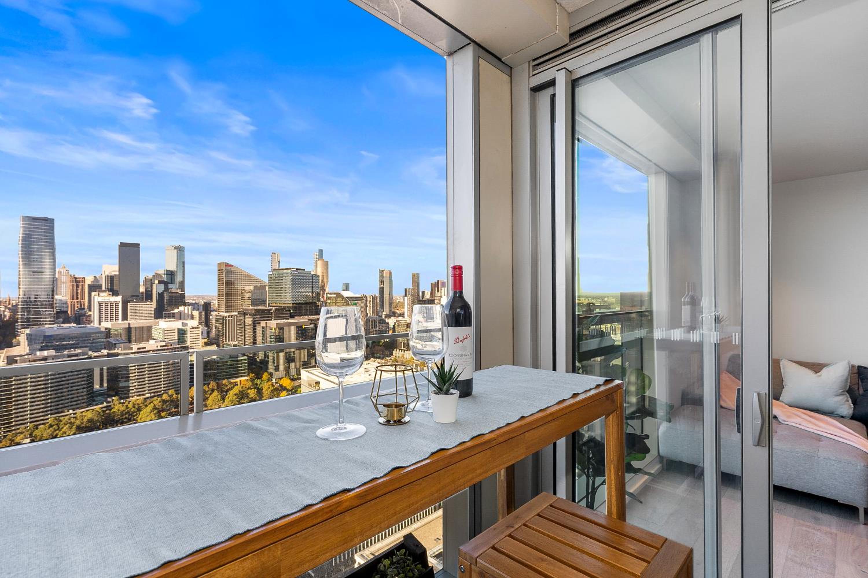 Docklands Skyline Apartments by Luma Signature