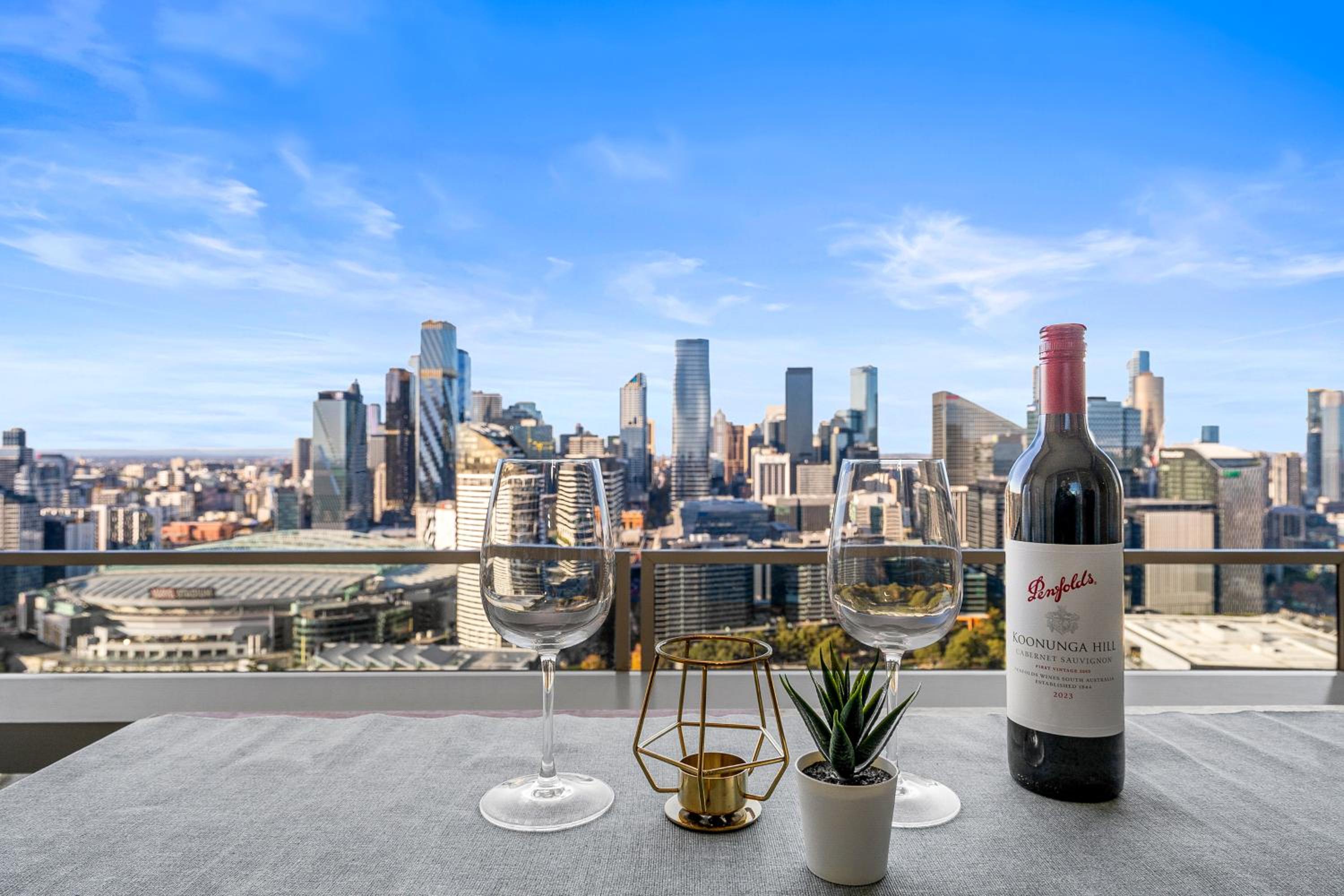 Docklands Skyline Apartments by Luma Signature