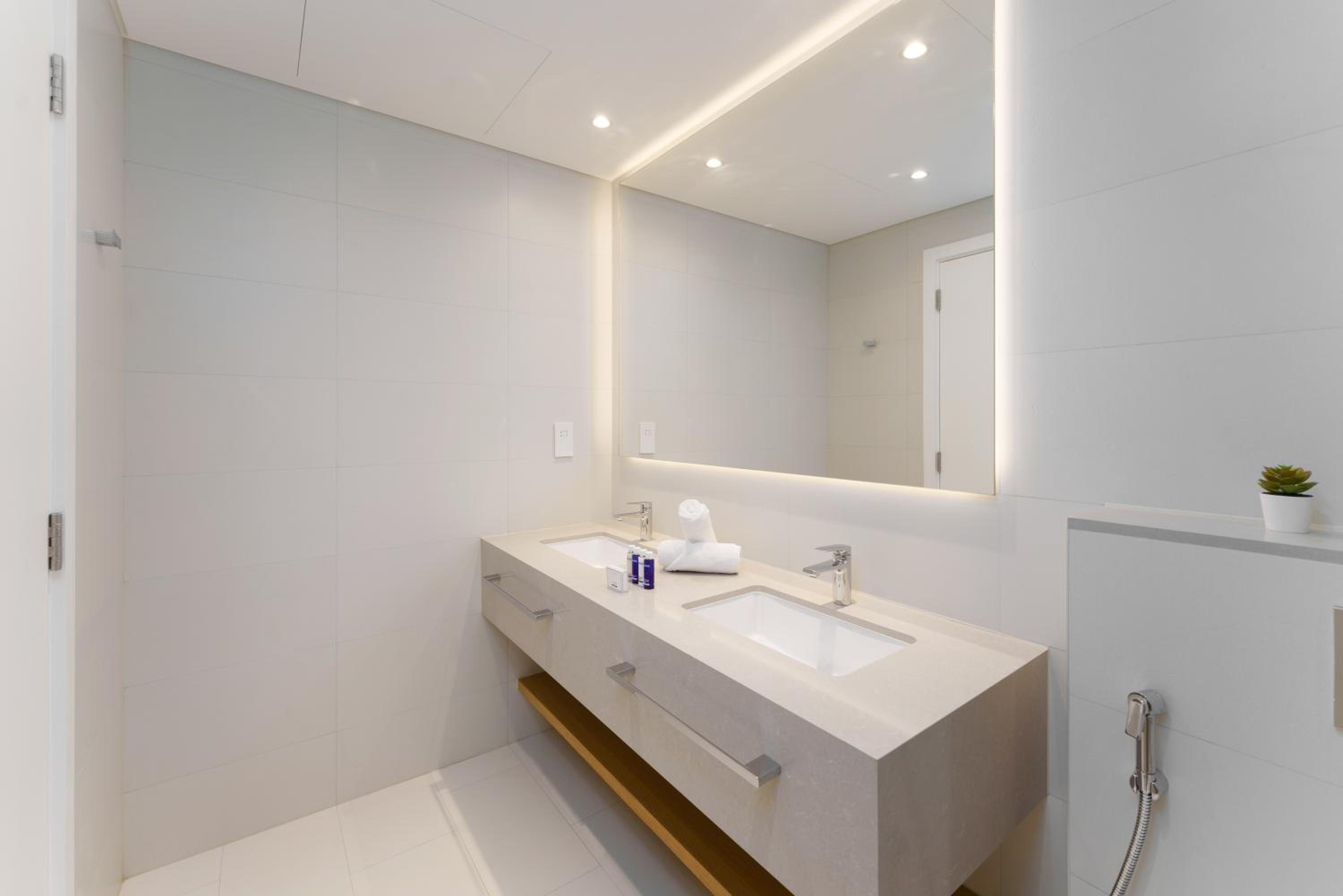 Maison Privee - Seaside JBR Living w/ Open Sea & Bluewaters Views