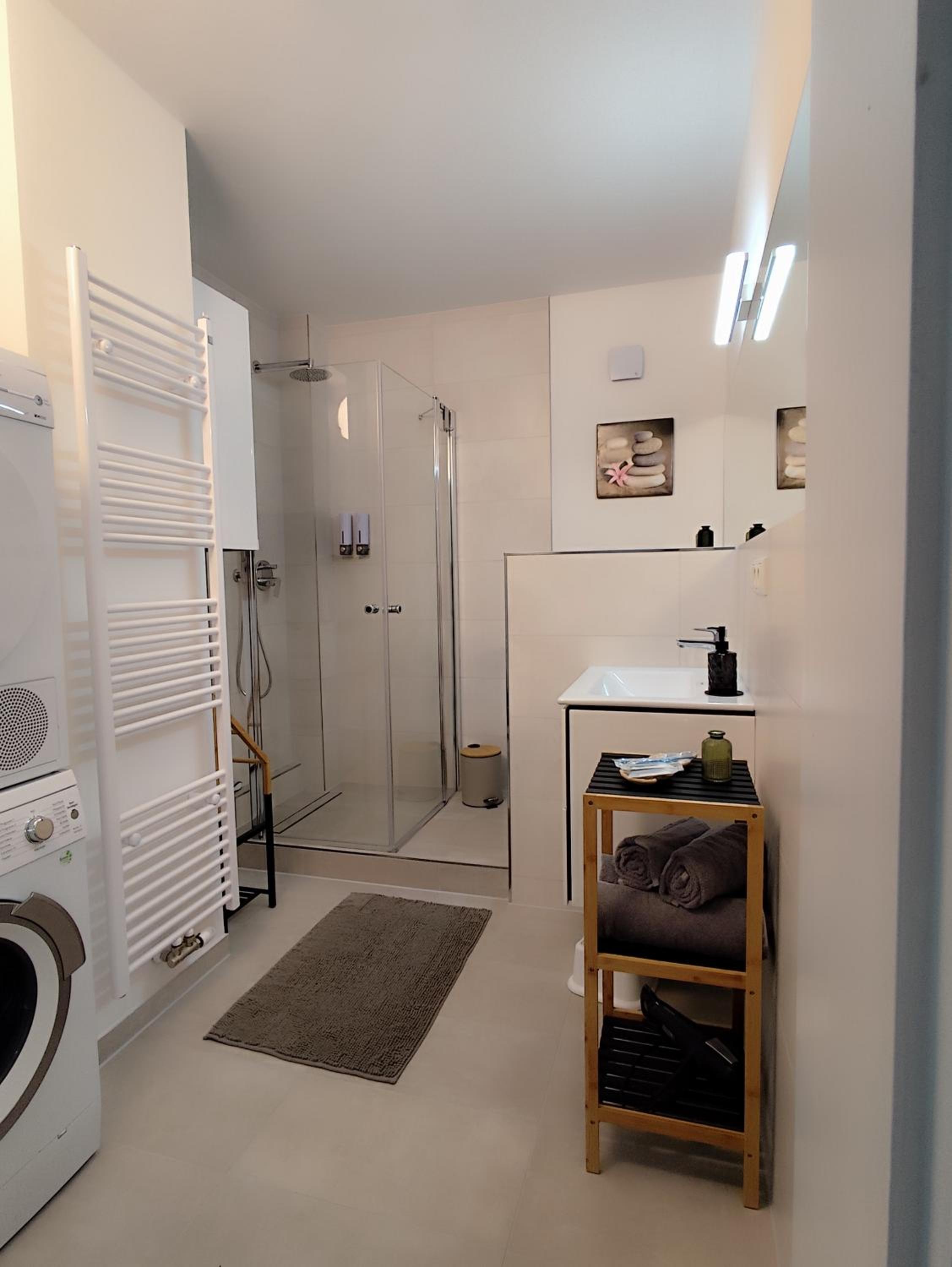 ApartZ - Celle Altstadt - bis 9 Personen Ideal für Familien und Gruppen, 3 SZ, 2 Bäder, Infrarotsauna, inklusive Parkplatz, Dachterrasse