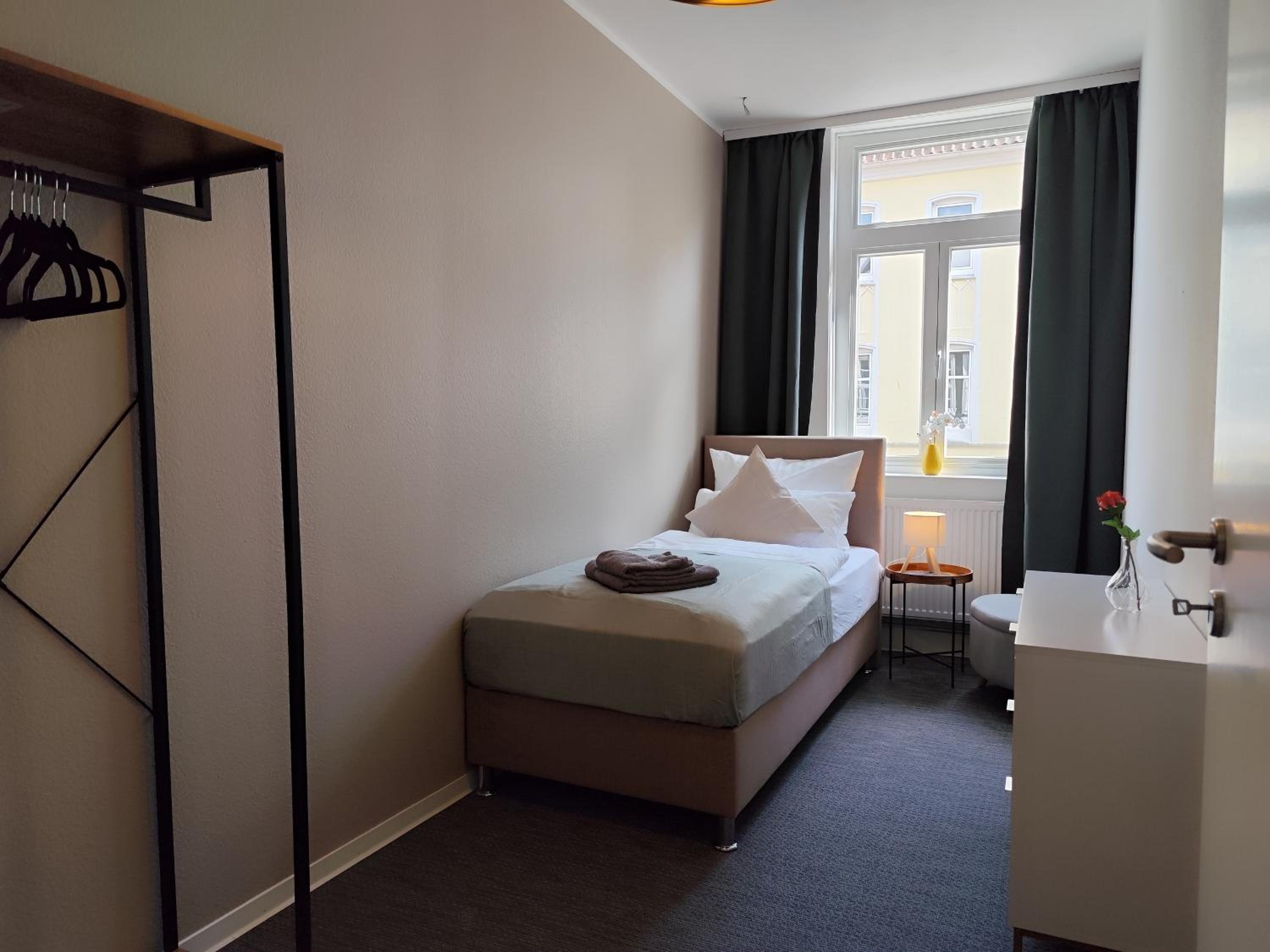 ApartZ - Celle Altstadt - bis 9 Personen Ideal für Familien und Gruppen, 3 SZ, 2 Bäder, Infrarotsauna, inklusive Parkplatz, Dachterrasse