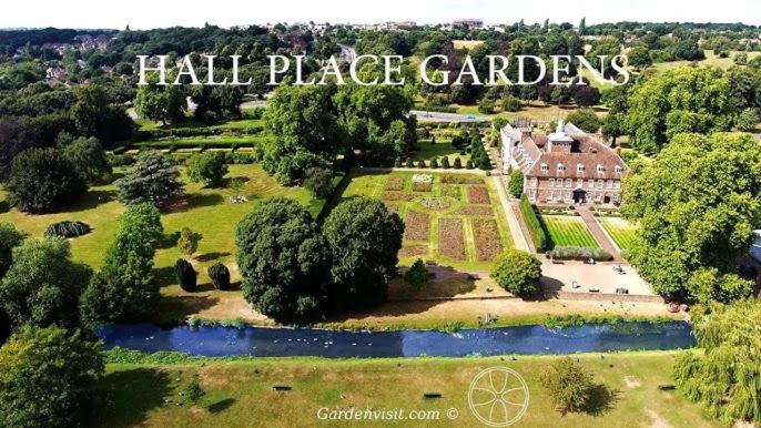 Luxury Designer 2-Bedroom Apartment with Private Garden & Free Parking
