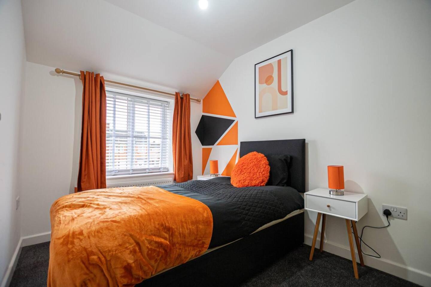 Spacious 4-Bed House with Parking Near City Centre