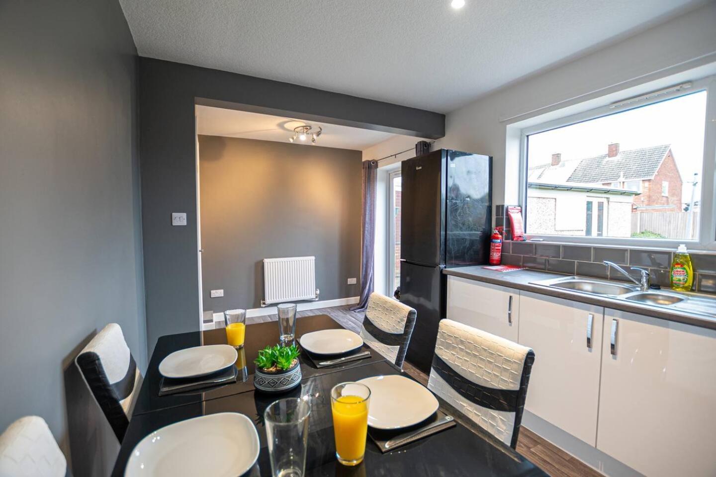 Spacious 4-Bed House with Parking Near City Centre