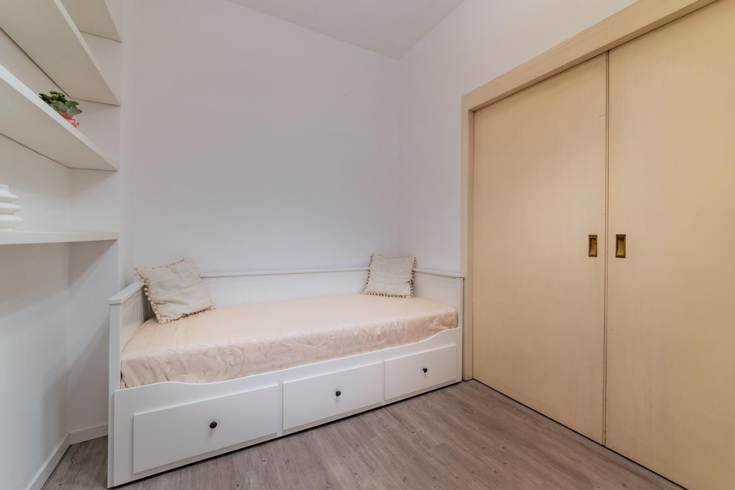 Vatican Shabby apartment double bedrooms