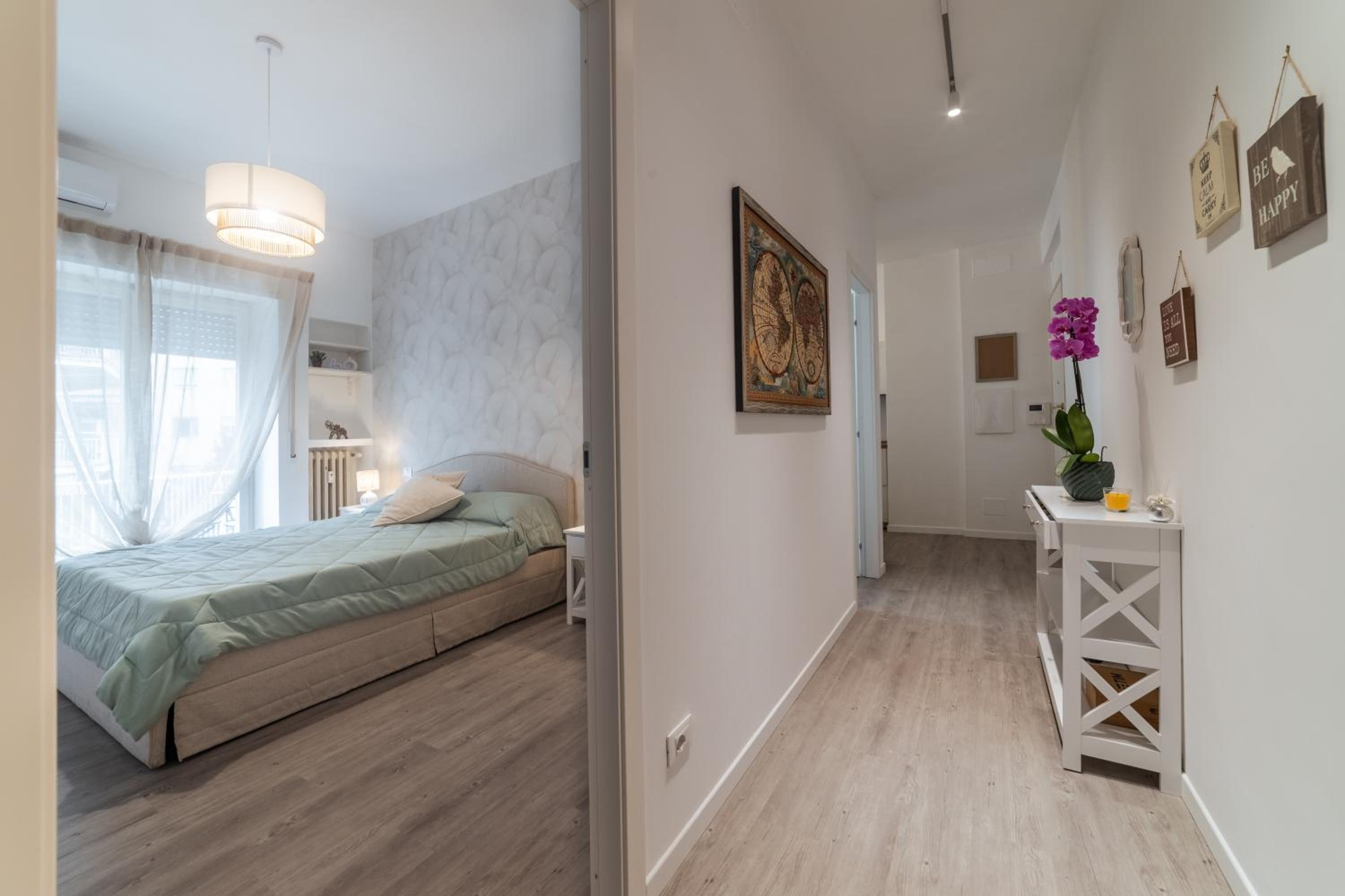 Vatican Shabby apartment double bedrooms