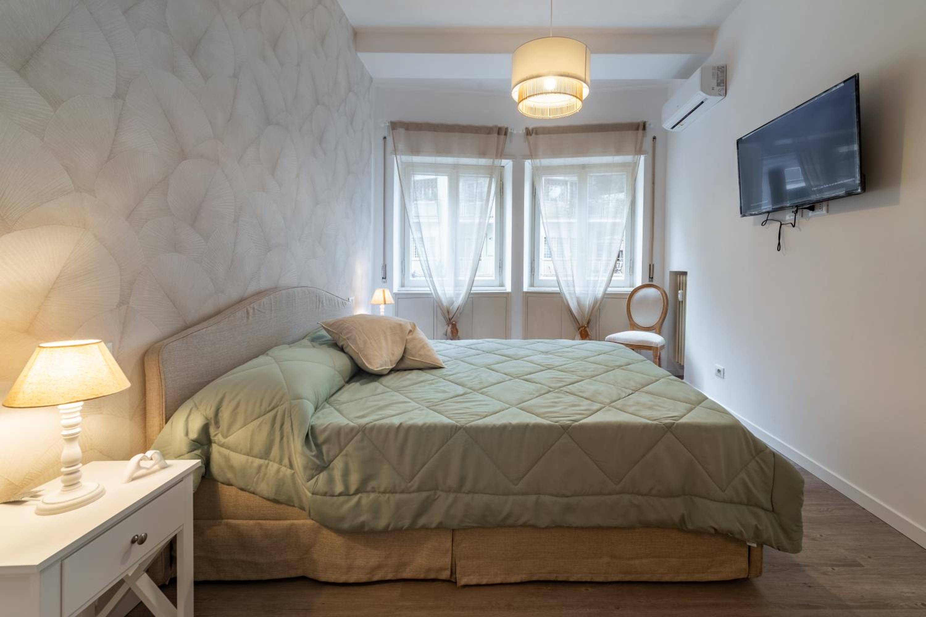 Vatican Shabby apartment double bedrooms