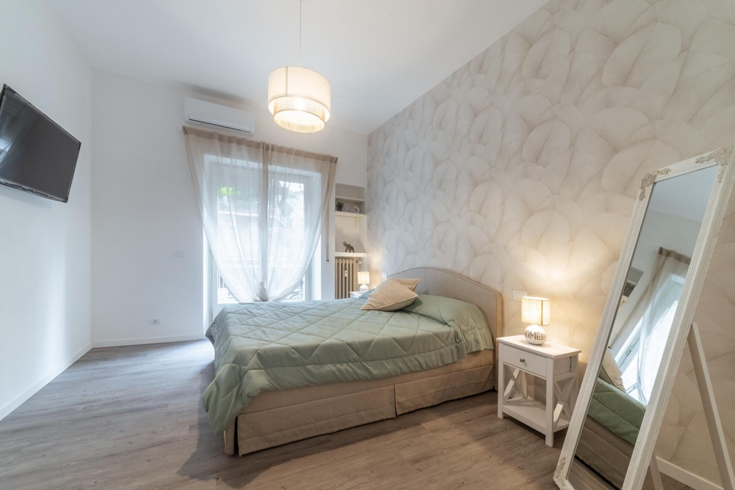 Vatican Shabby apartment double bedrooms