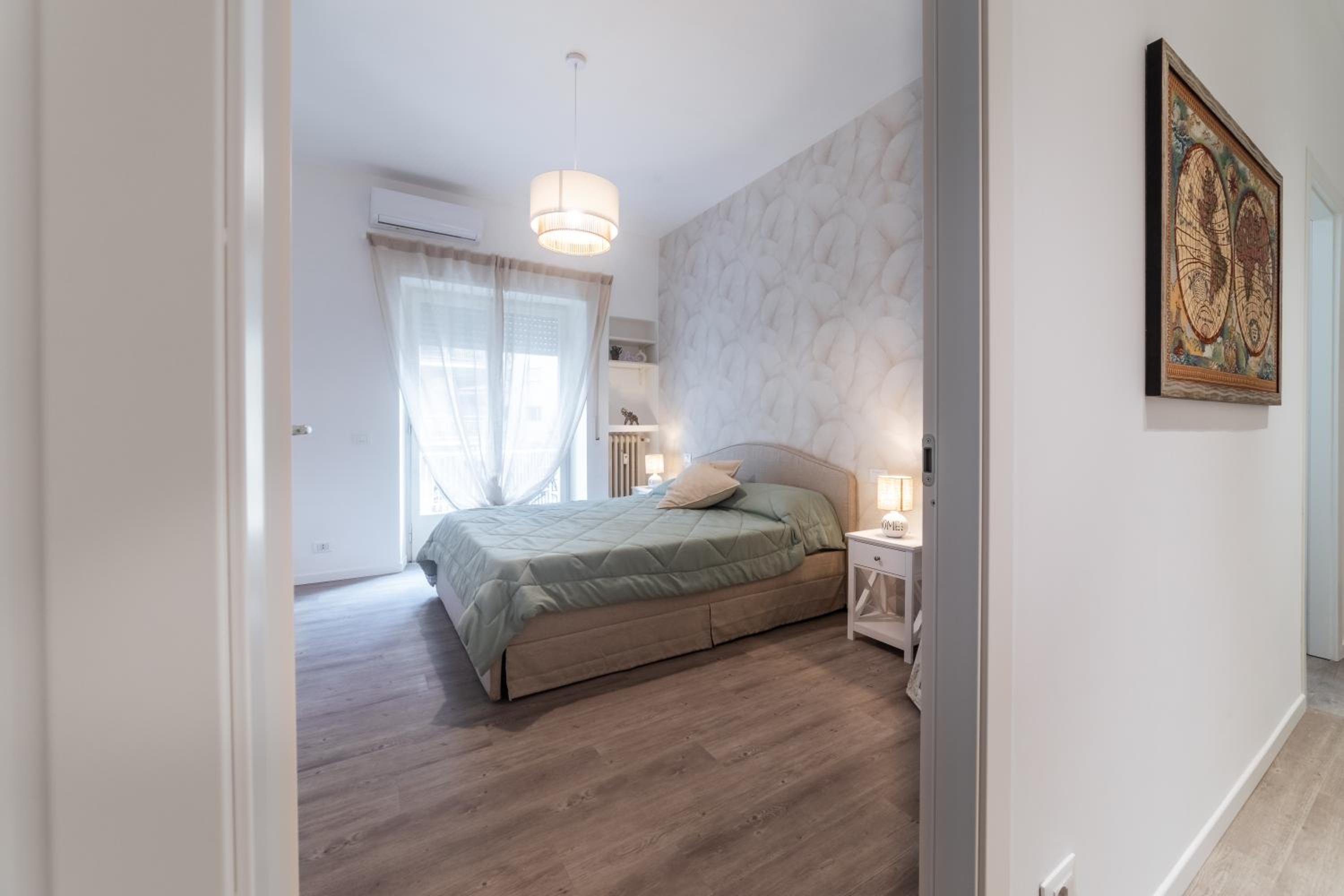 Vatican Shabby apartment double bedrooms