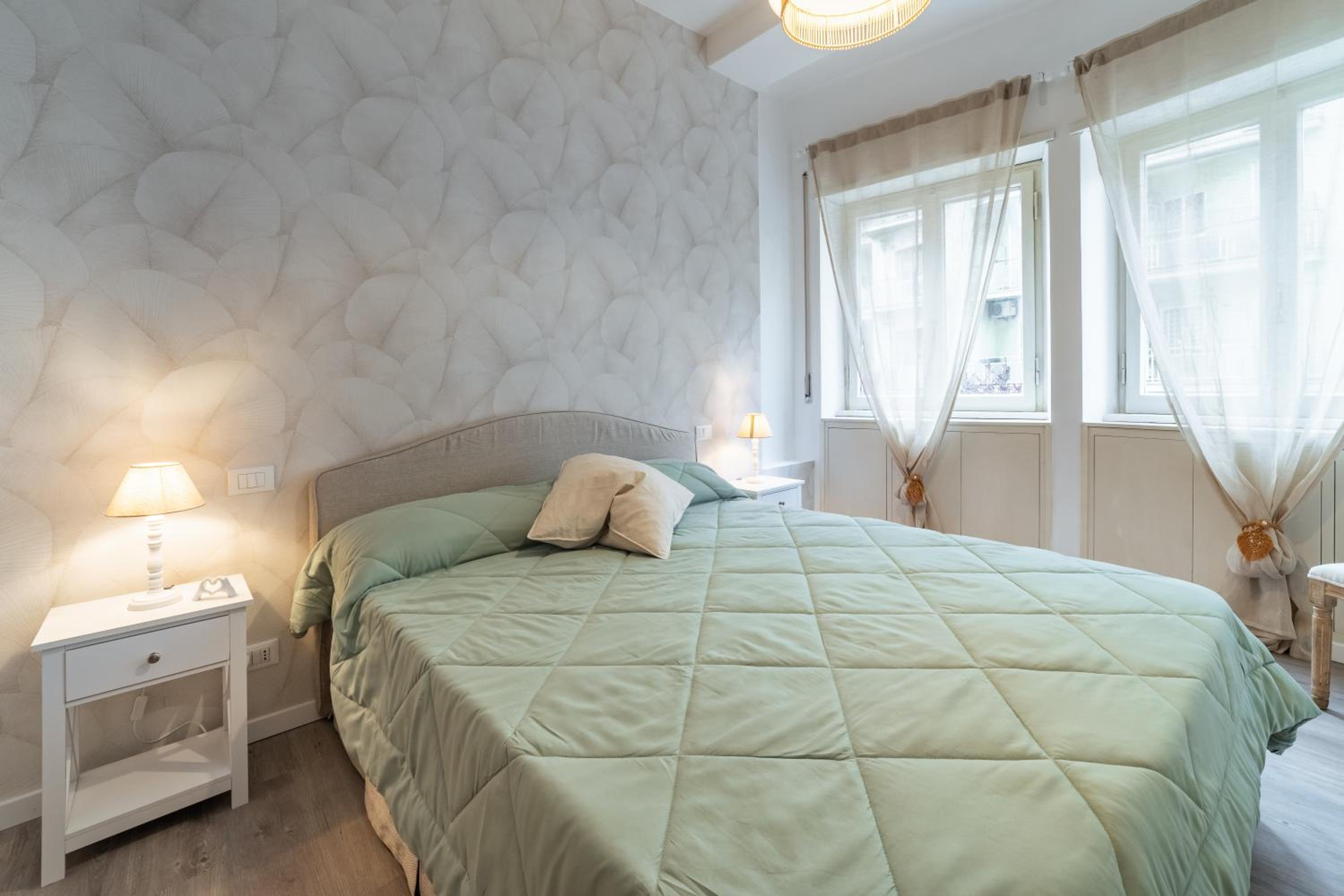 Vatican Shabby apartment double bedrooms
