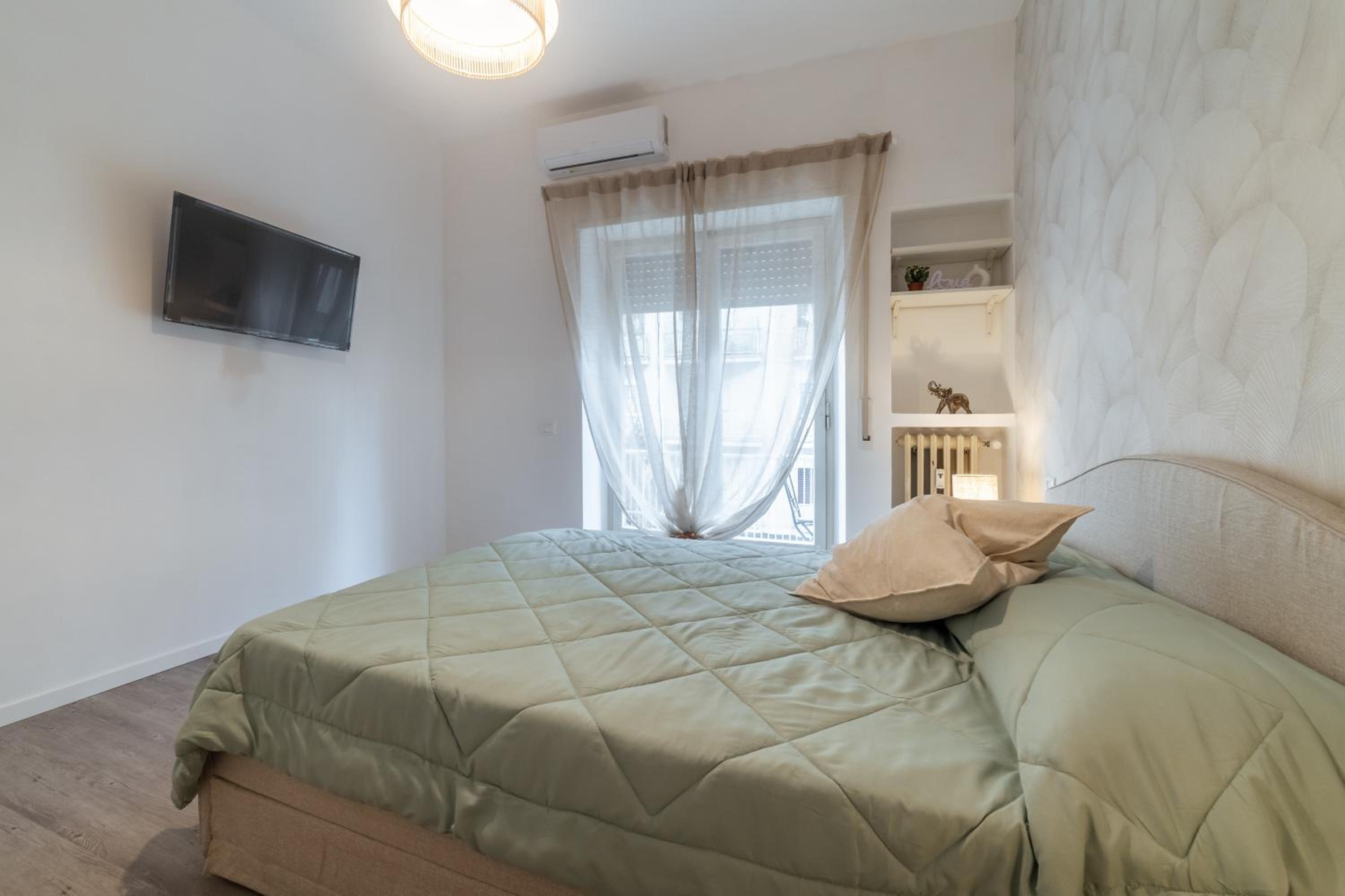 Vatican Shabby apartment double bedrooms