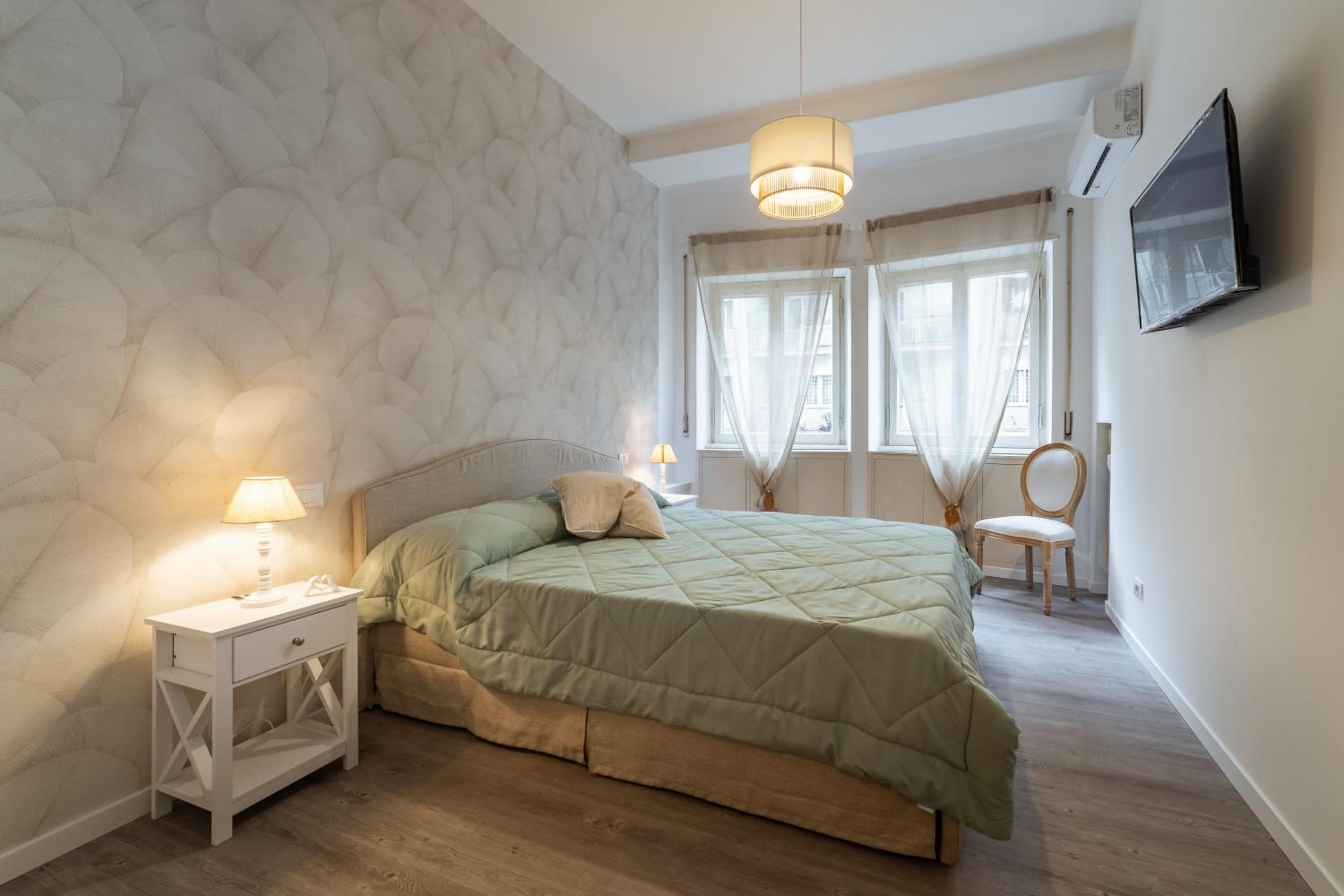 Vatican Shabby apartment double bedrooms