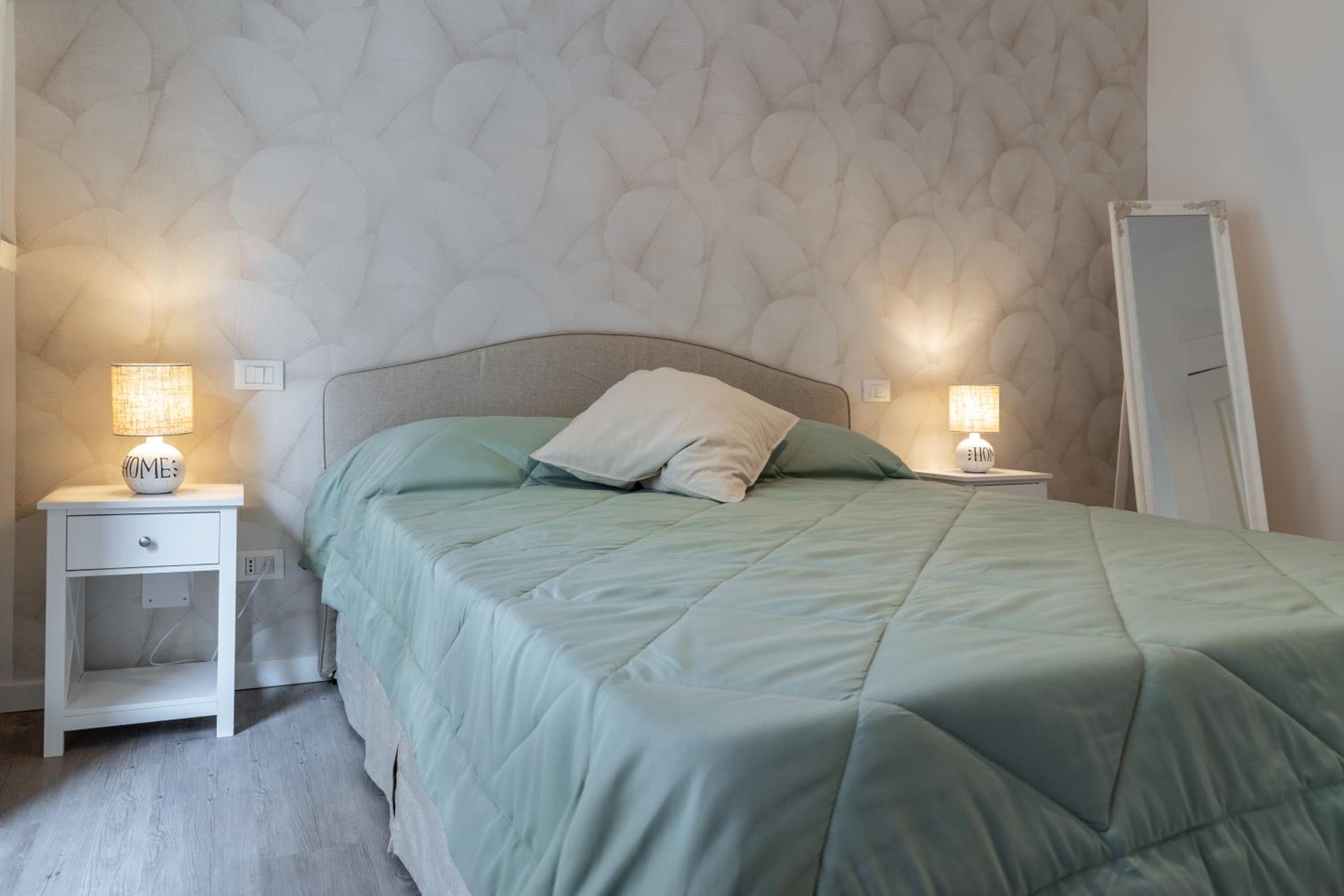 Vatican Shabby apartment double bedrooms