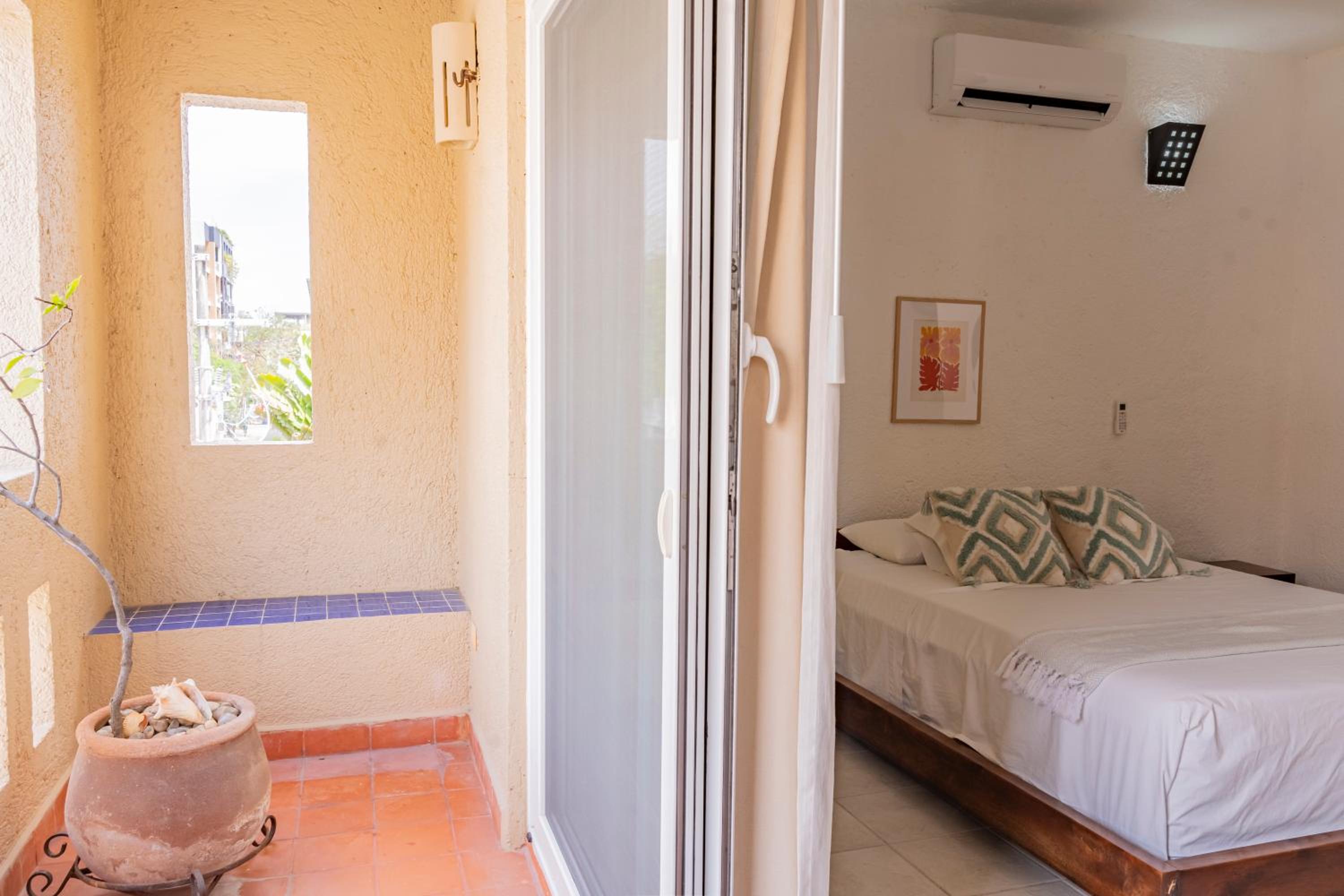 Amazing Complex Near 5th Avenue by Andiani Travel