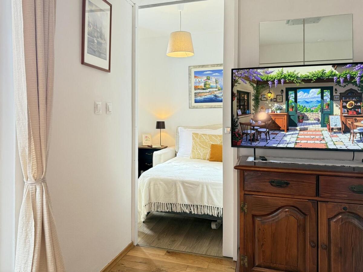 Viola Apartment