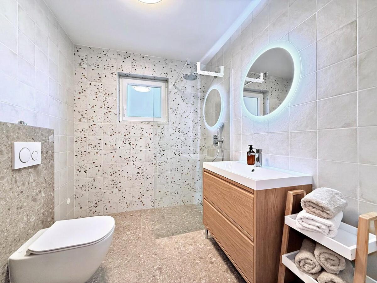 Viola Apartment