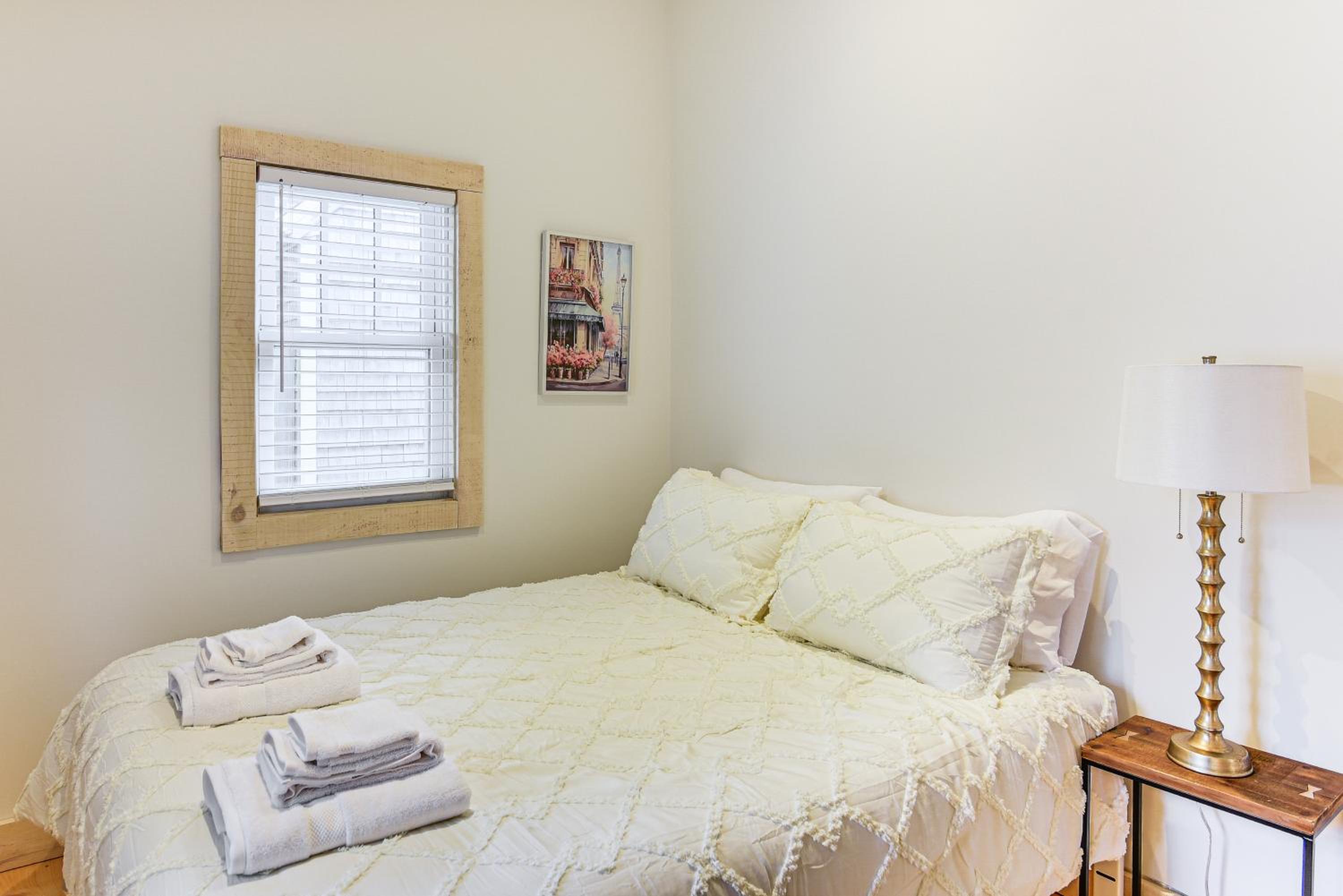 Walk to Shops and Dining Cozy Osterville Cottage