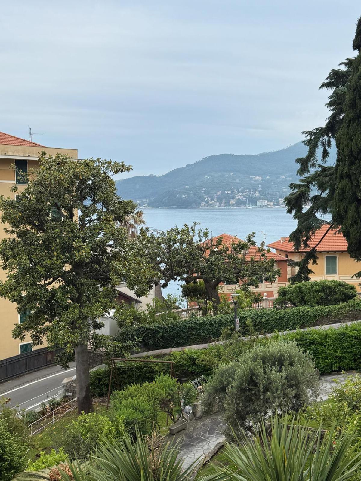 WELCOME RIVIERA-Primavera 1A- Vista mare- spazioso e comodo appartamento-2 bagni-wifi-aria condizionata in ogni stanza-garage a pagamento 15 euro al giorno